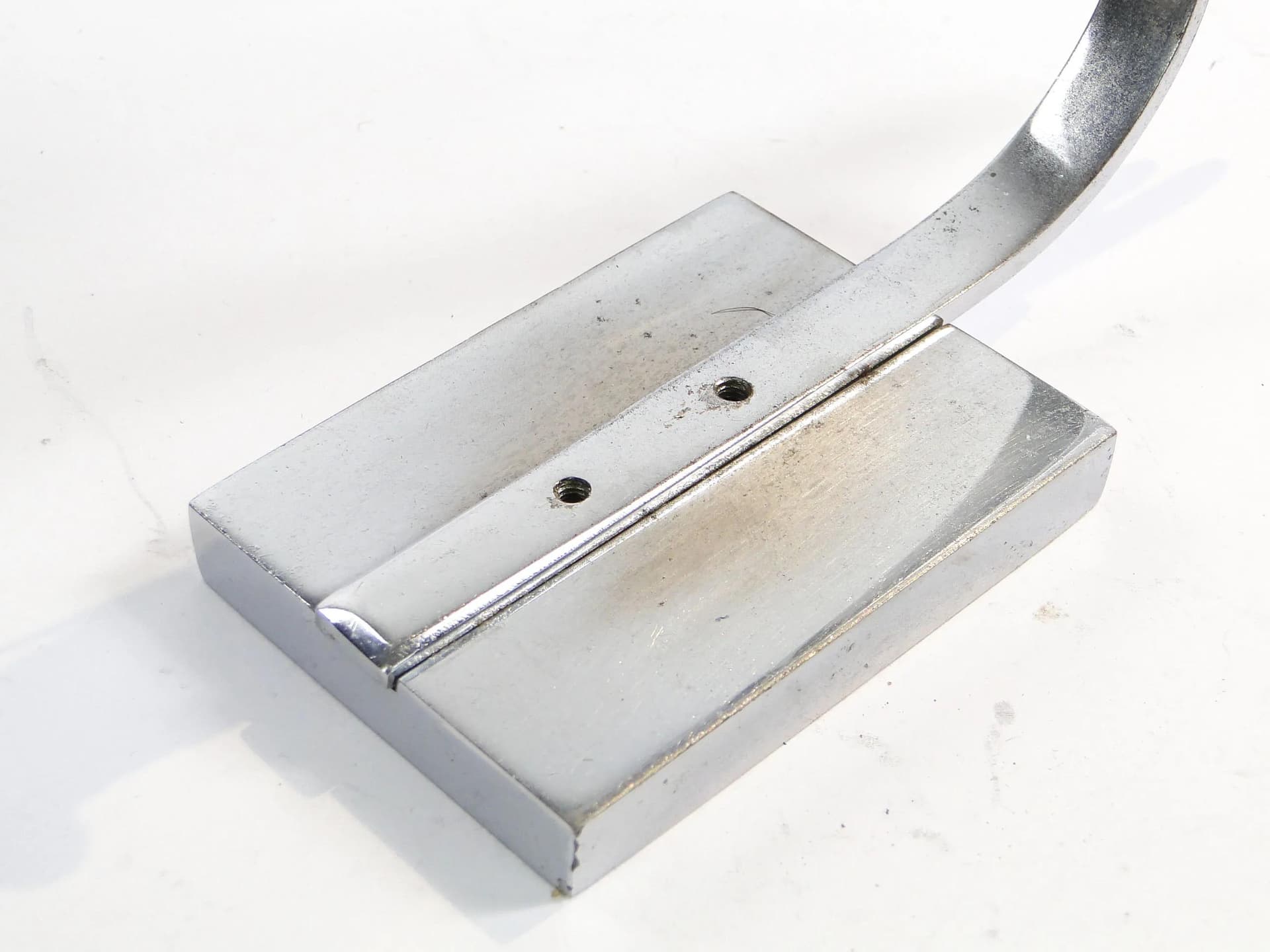 Figura narciarza, mosiądz chromowany srebrny, stal patynowana ciemna, proj. K. Hagenauer, Austria, lata 20. - 25538