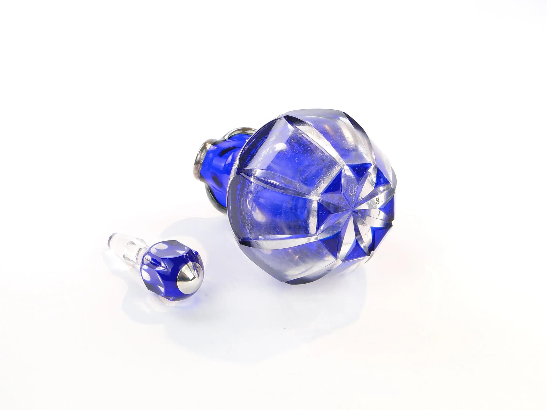 Karafka, bezbarwne szkło kryształowe indygo, srebro, proj. S. Haertl, Polska, lata 40. - 25787