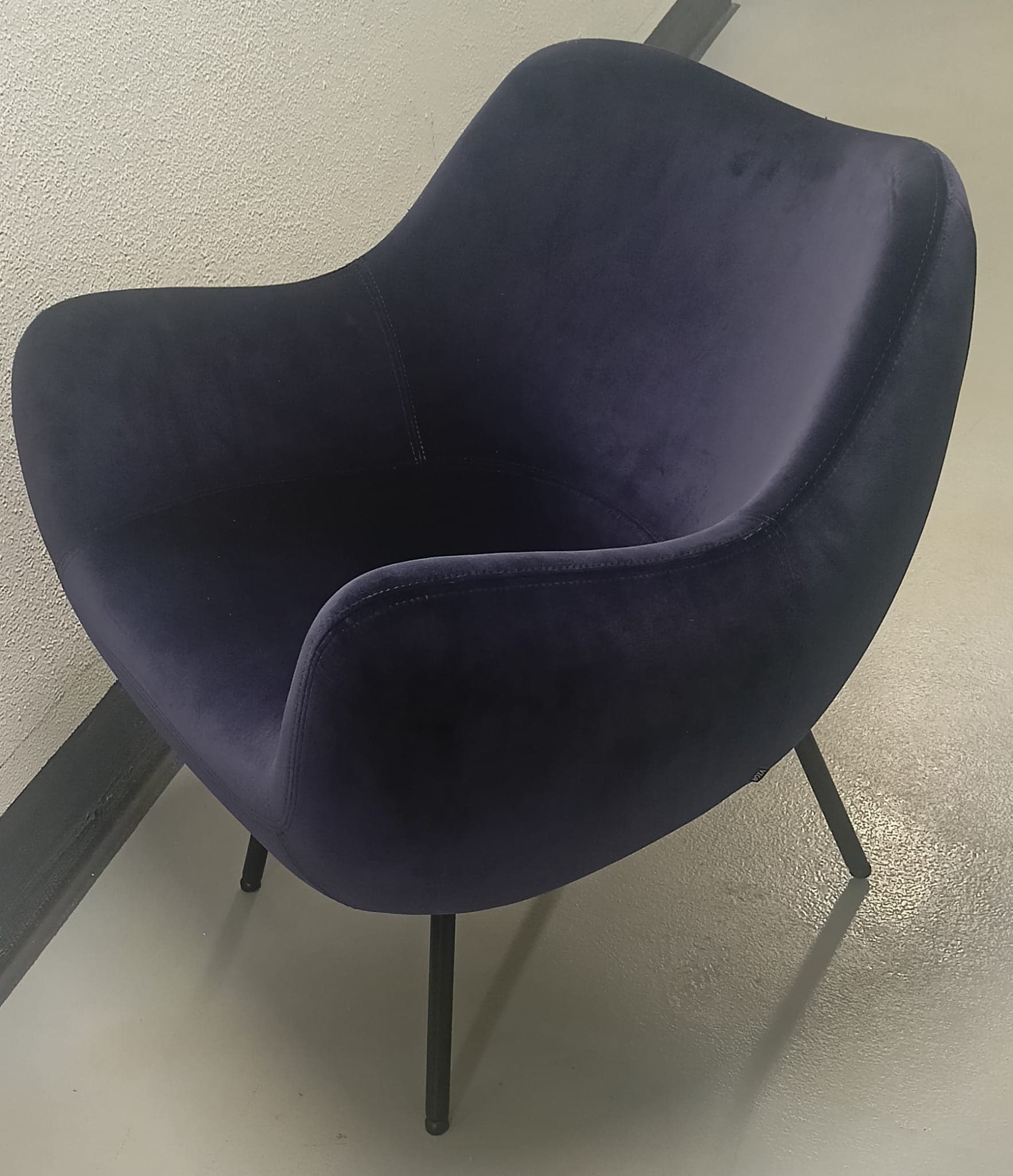 Fotel RM58 Soft welurowy, kobaltowy, proj. R. Modzelewski, z ekspozycji - 4190