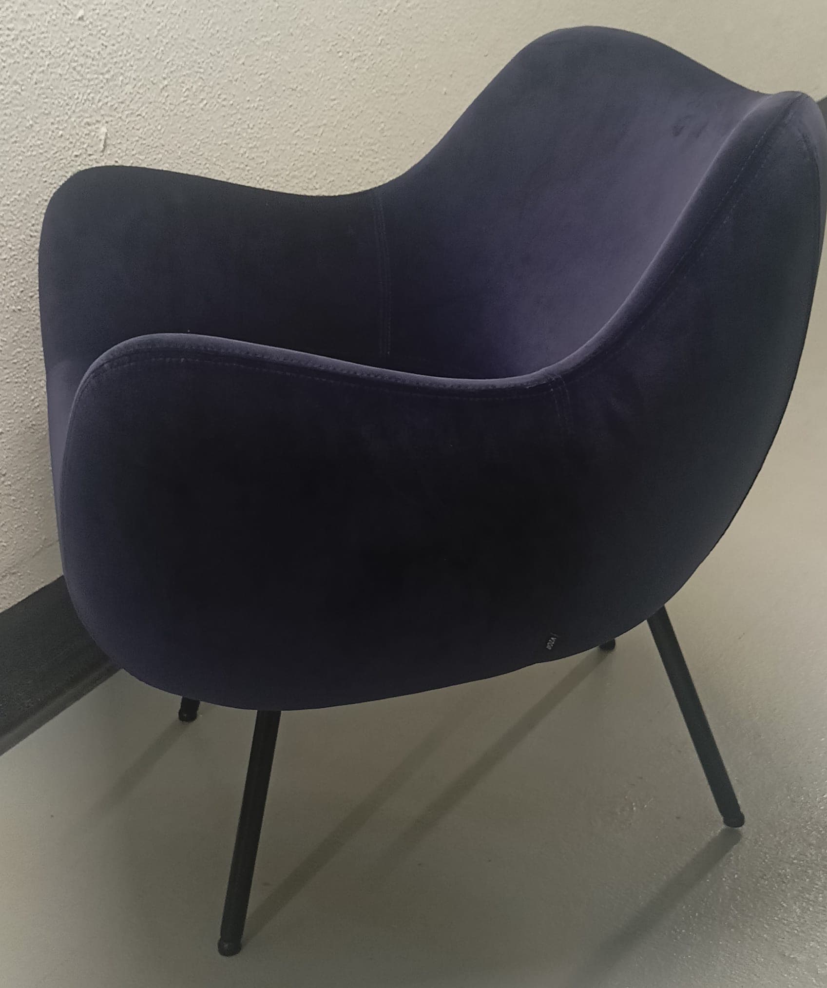 Fotel RM58 Soft welurowy, kobaltowy, proj. R. Modzelewski, z ekspozycji - 4193