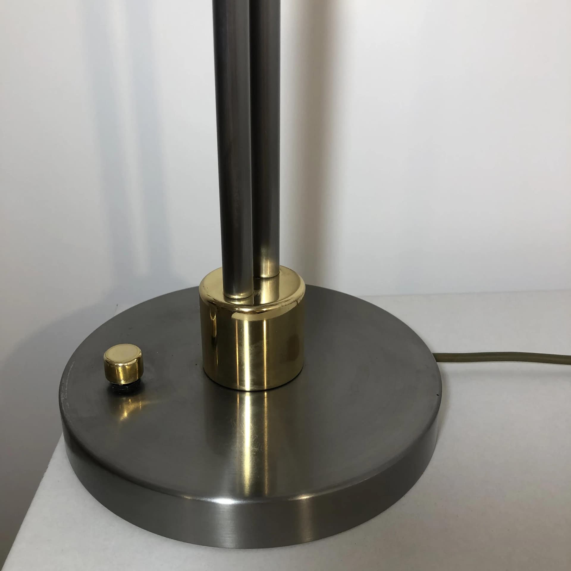 Lampka biurkowa Le Dauphin, mosiądz złocony, stal chromowana szara, JJS, Francja, lata 70. - 26183