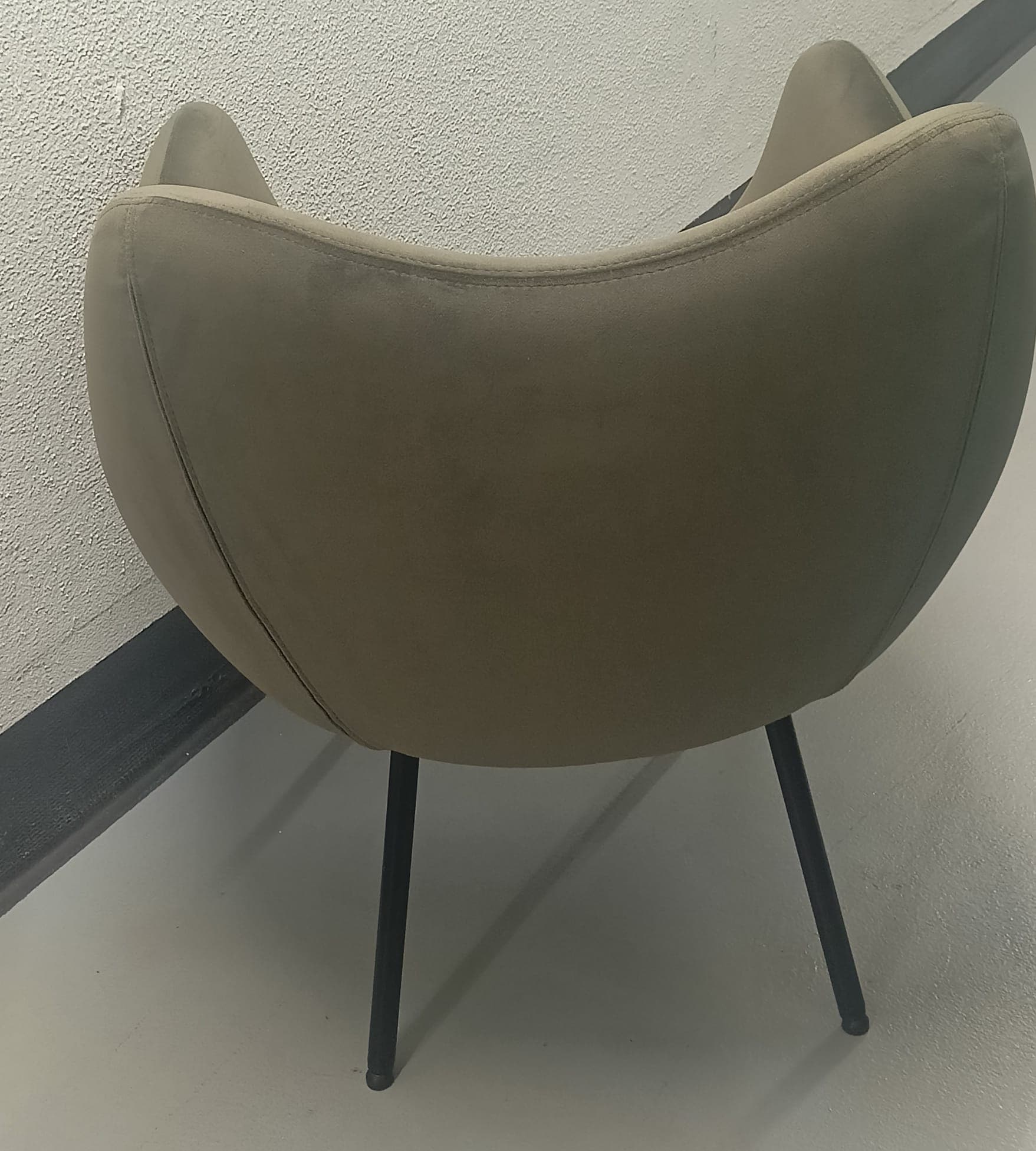 Armchair RM58 Soft Velvet (Henry Fr Moss 208), black legs - 3169