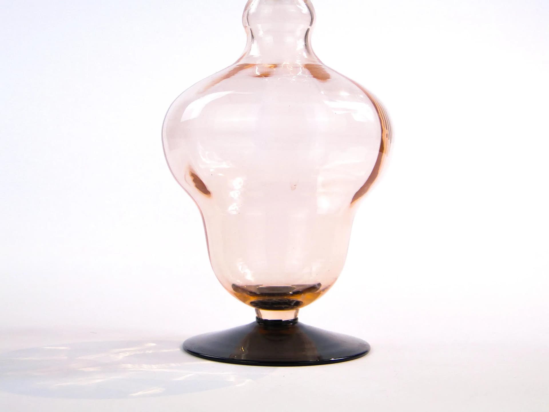 Karafka Art Deco, szkło rozalinowe czarne hialitowe, Zawiercie, Polska, lata 30. - 26524