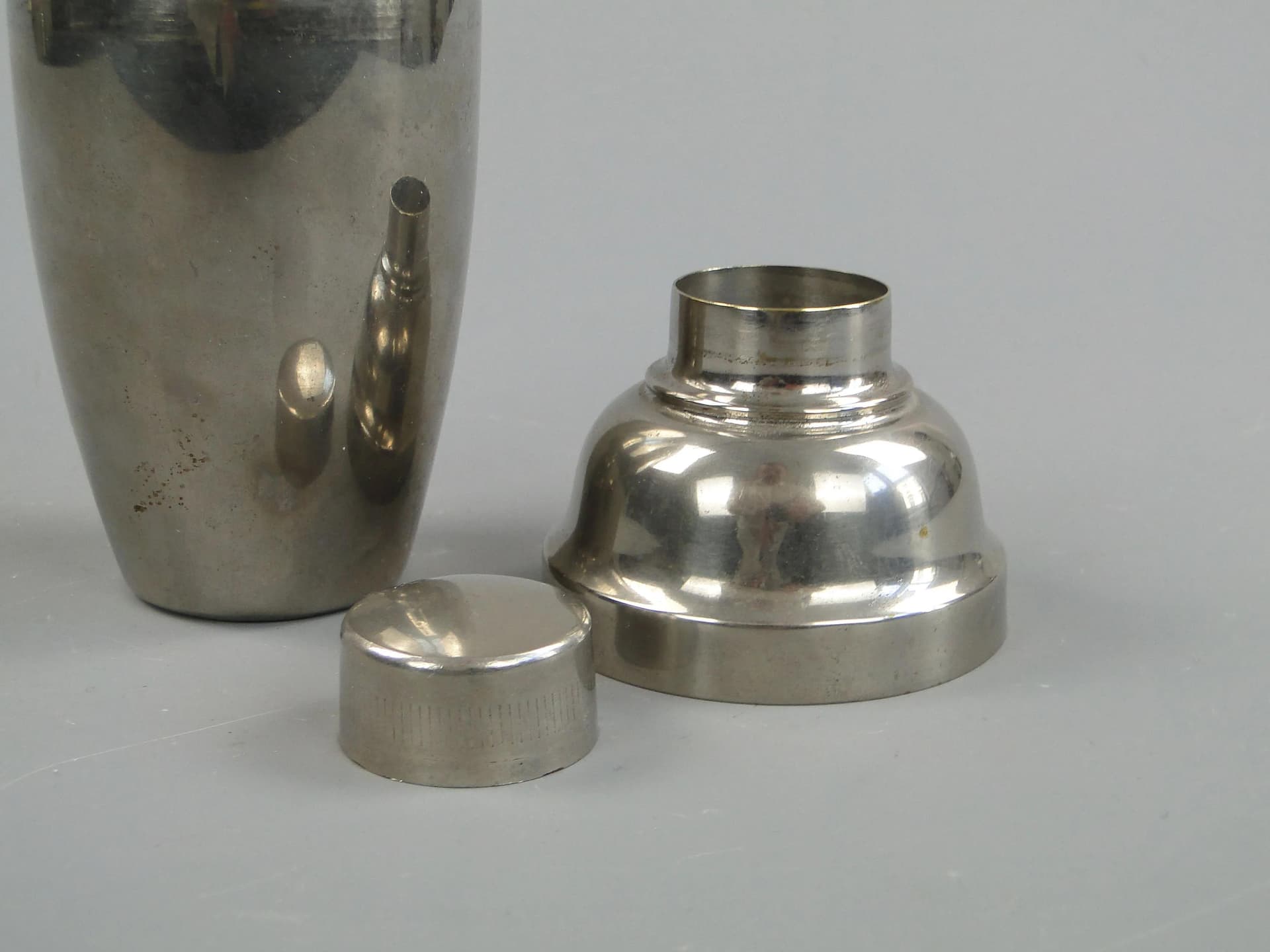 Shaker miniaturowy, srebrny, metal, art déco, lata 60. - 26513