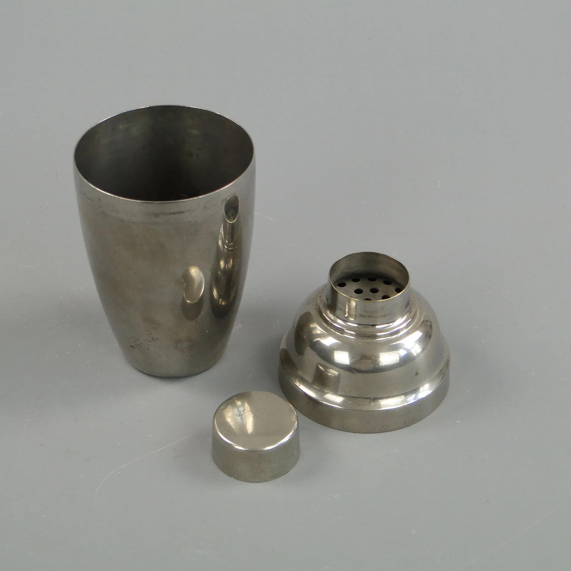 Shaker miniaturowy, srebrny, metal, art déco, lata 60. - 26511