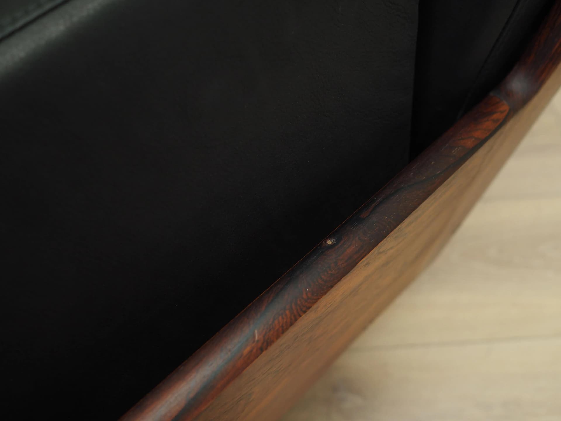 Fotel gabinetowy, skóra czarna, palisander, Dania, lata 70. - 26570