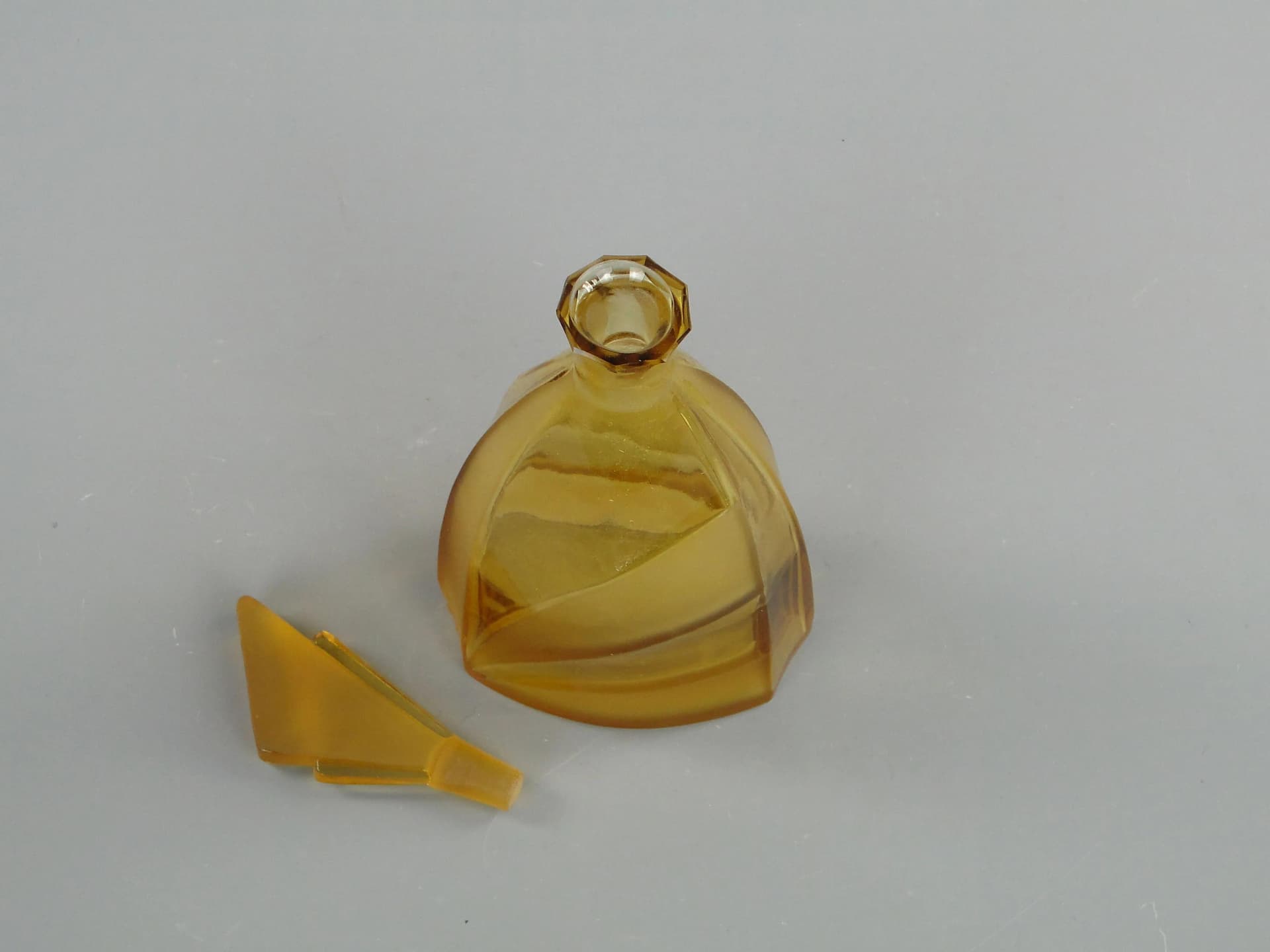 Karafka Kłos, Art Deco, szkło żółty, Niemen, Polska, lata 30. - 26664