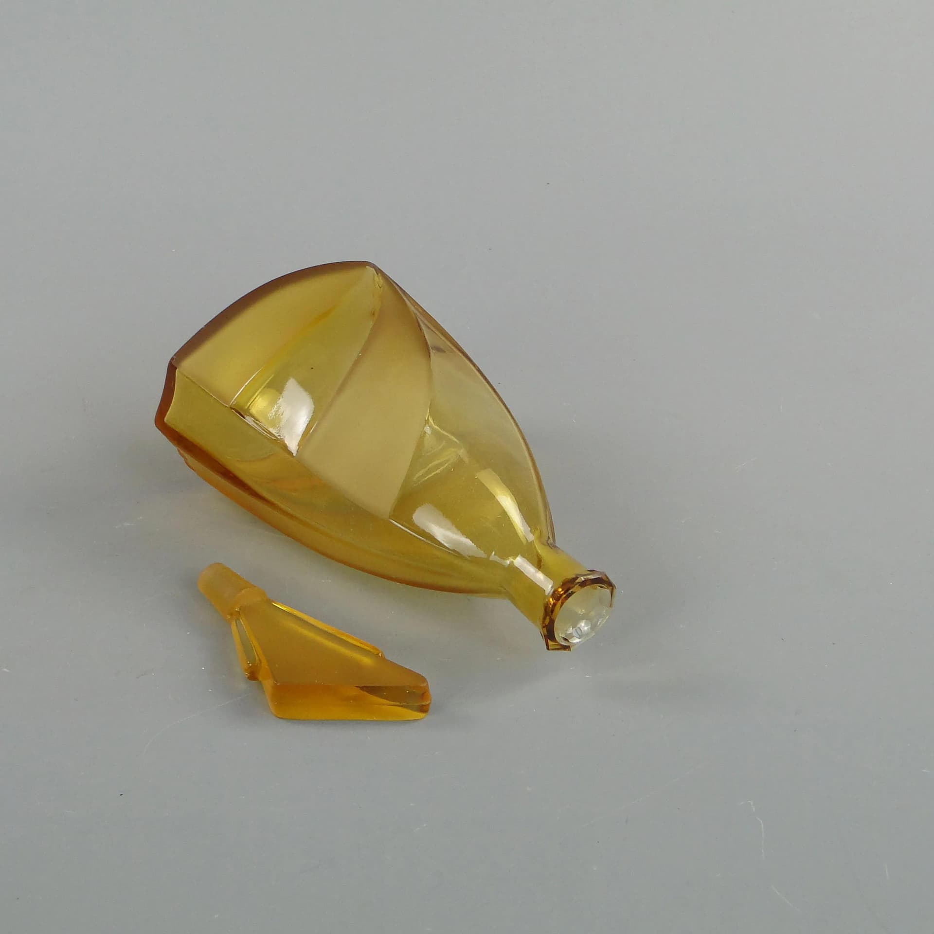 Karafka Kłos, Art Deco, szkło żółty, Niemen, Polska, lata 30. - 26667