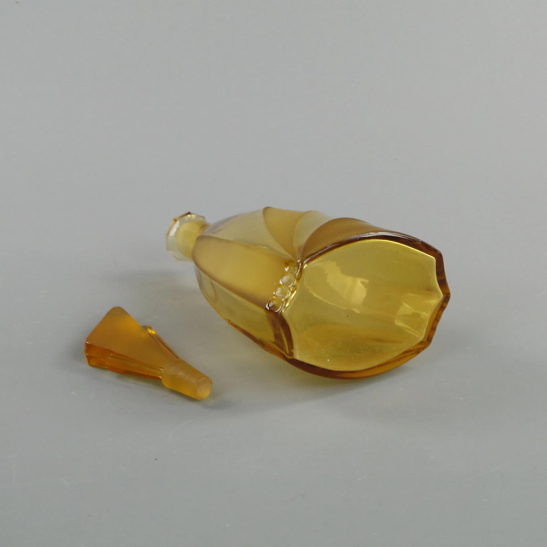 Karafka Kłos, Art Deco, szkło żółty, Niemen, Polska, lata 30. - 26666