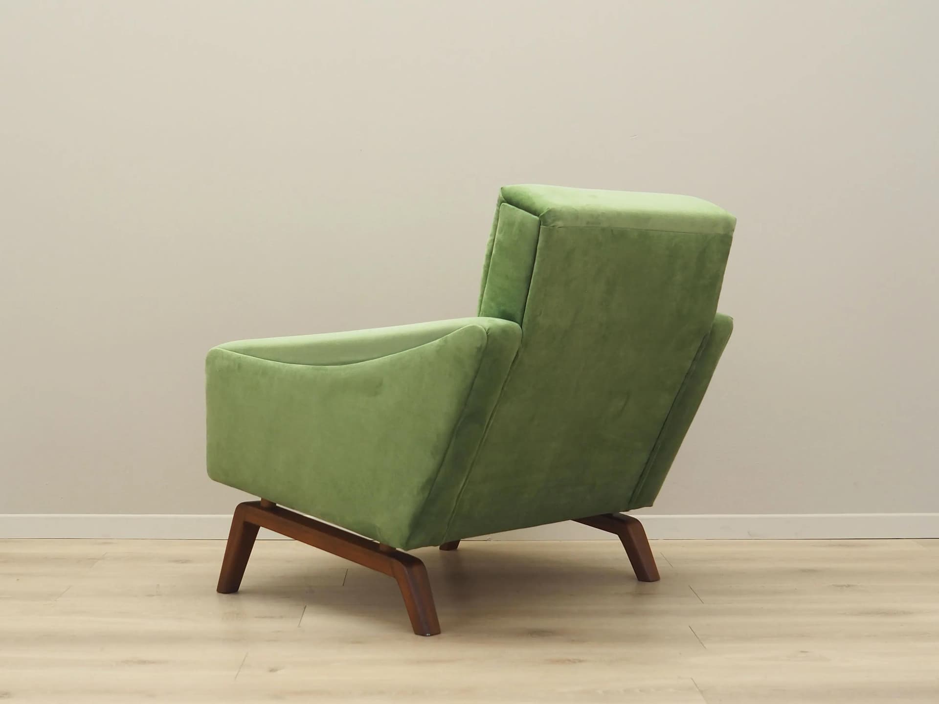 Armchair, green velvet, walnut, Denmark, 1970s. - 26871