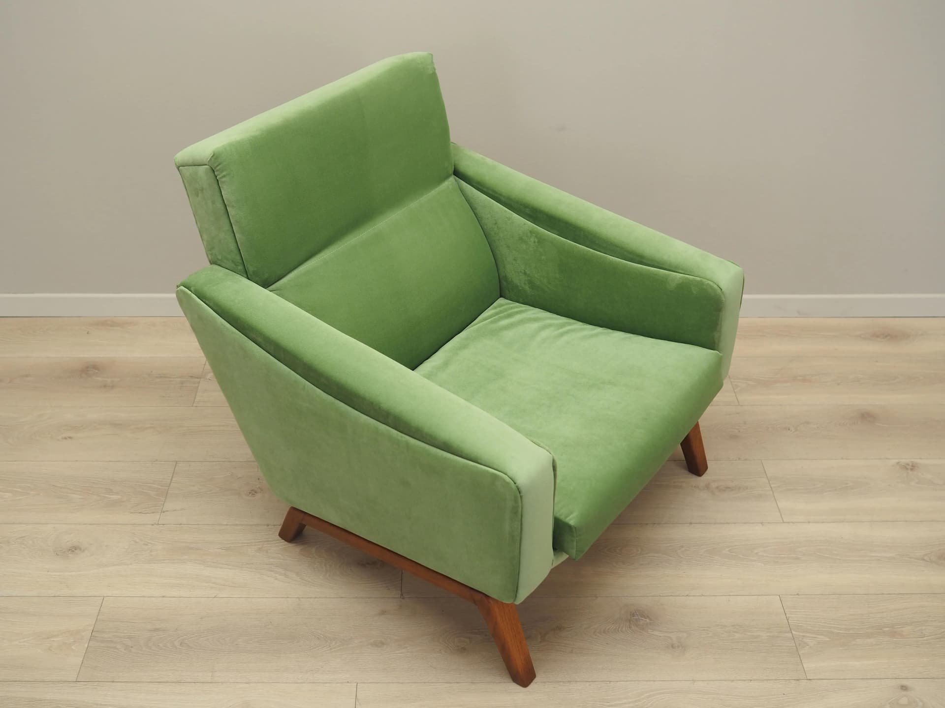 Armchair, green velvet, walnut, Denmark, 1970s. - 26876