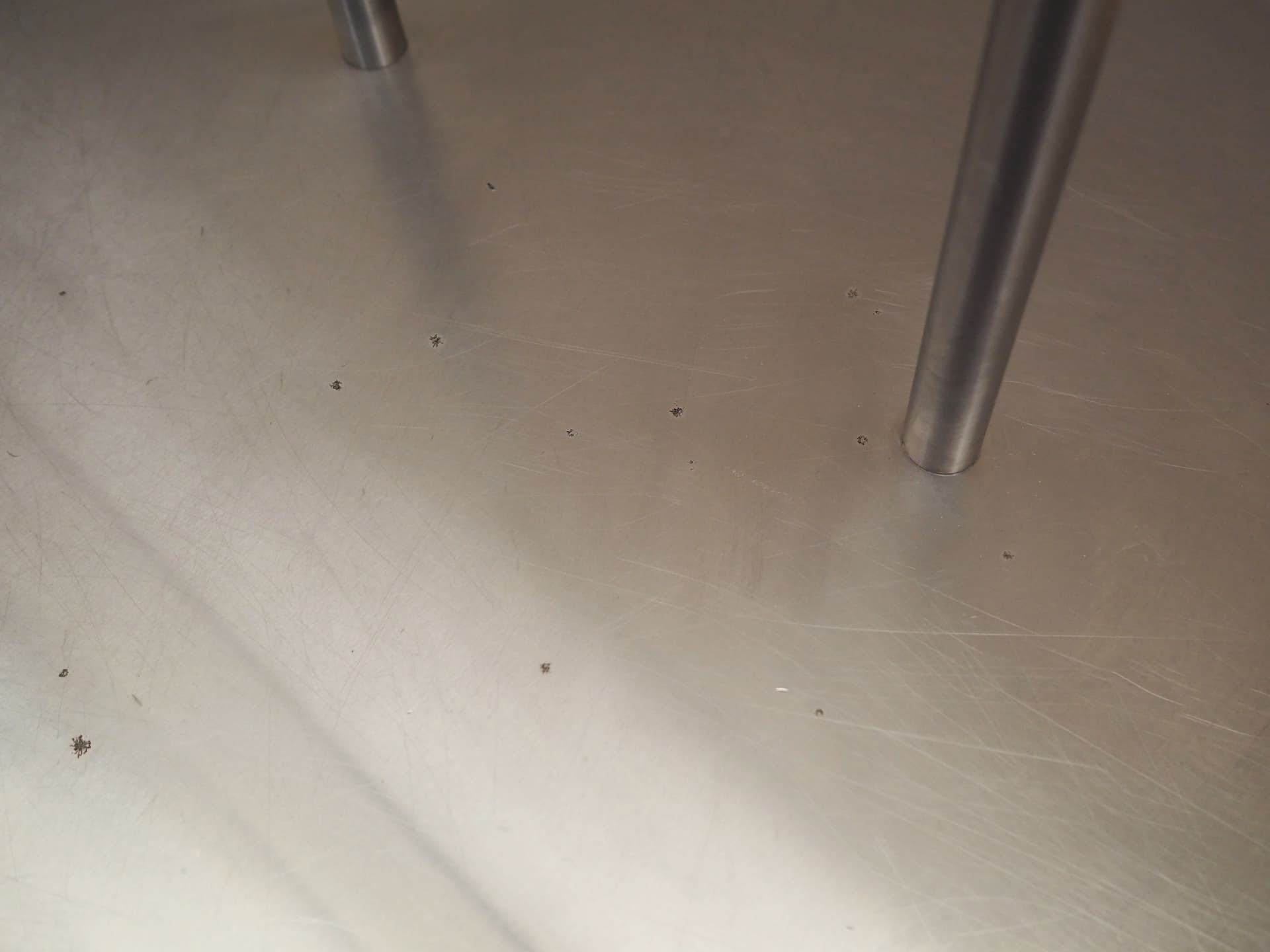 Wieszak stojący, minimalizm, metal srebrny, Dania, lata 90. - 77839