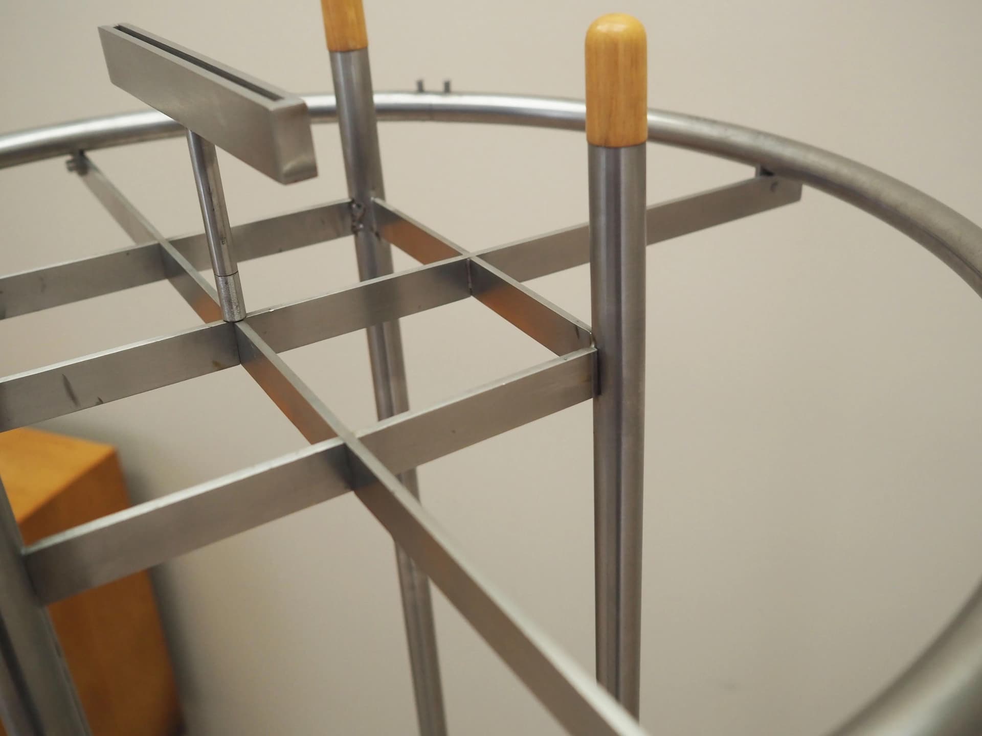 Wieszak stojący, minimalizm, metal srebrny, Dania, lata 90. - 27103