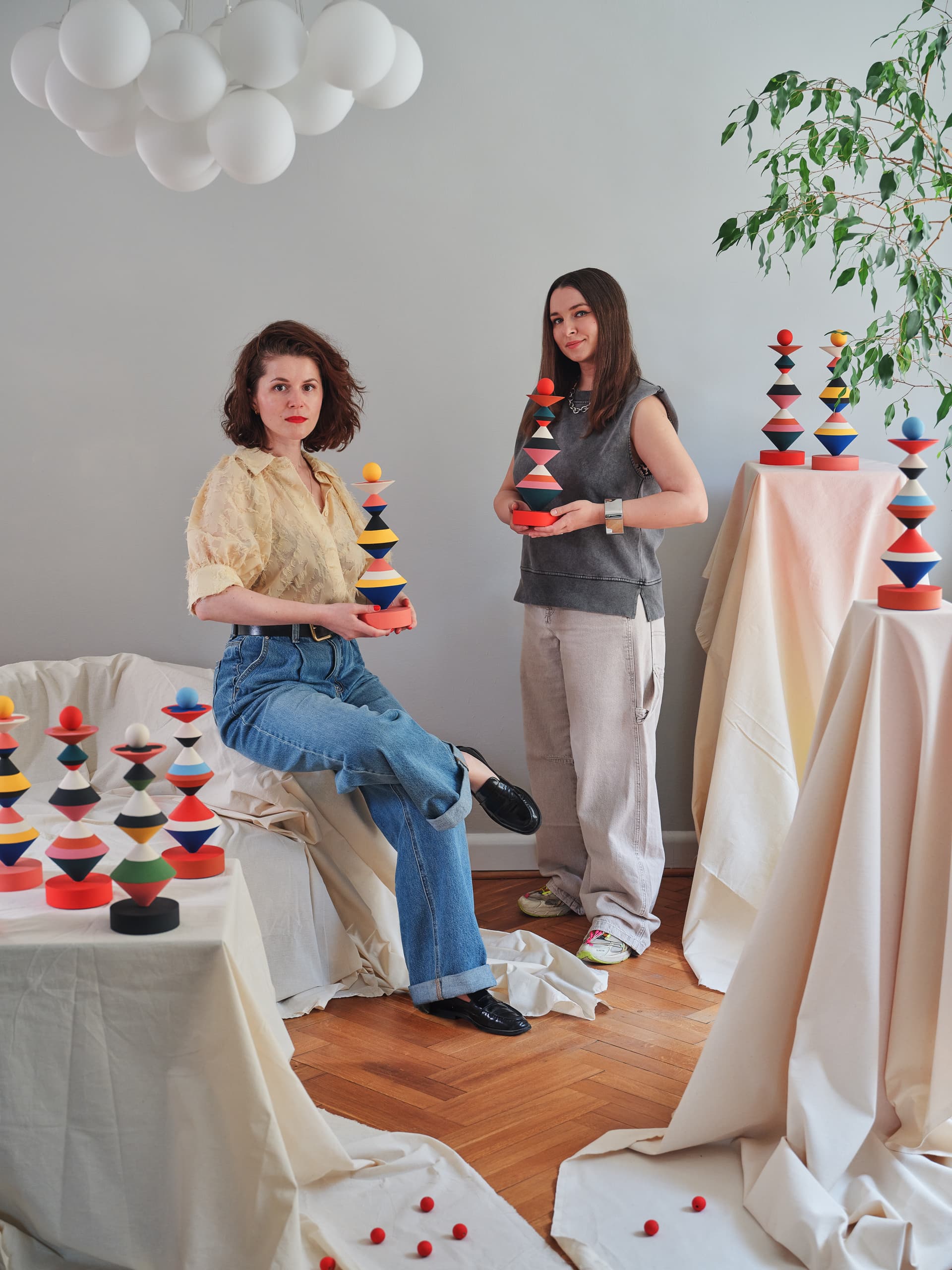 Totem Pląsy Polskie Oberek, proj. A. Pietrzyk & K. Skowrońska, Totem Studio - 3150