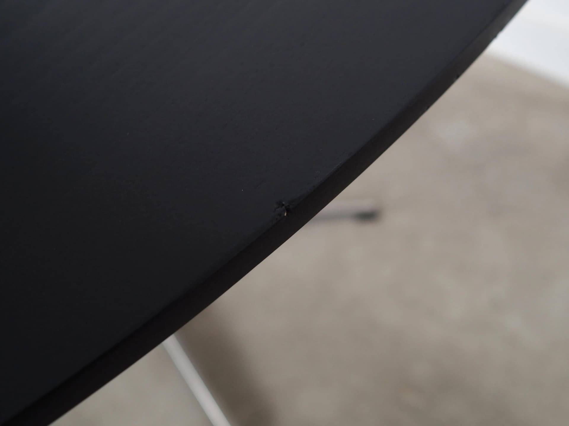 Stół okrągły, jesion czarny, metal szary, proj. A. Jacobsen, Fritz Hansen, Dania, lata 60. - 27975