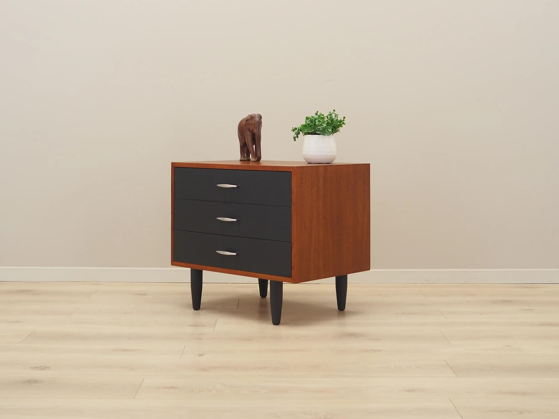 Komoda, teak pomarańczowy, drewno czarny, Dania, lata 70.