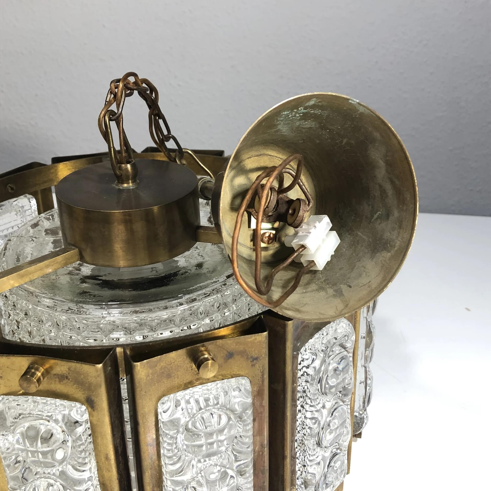 Lampa wisząca, mosiądz złoty, kryształ, Szwecja, lata 60.