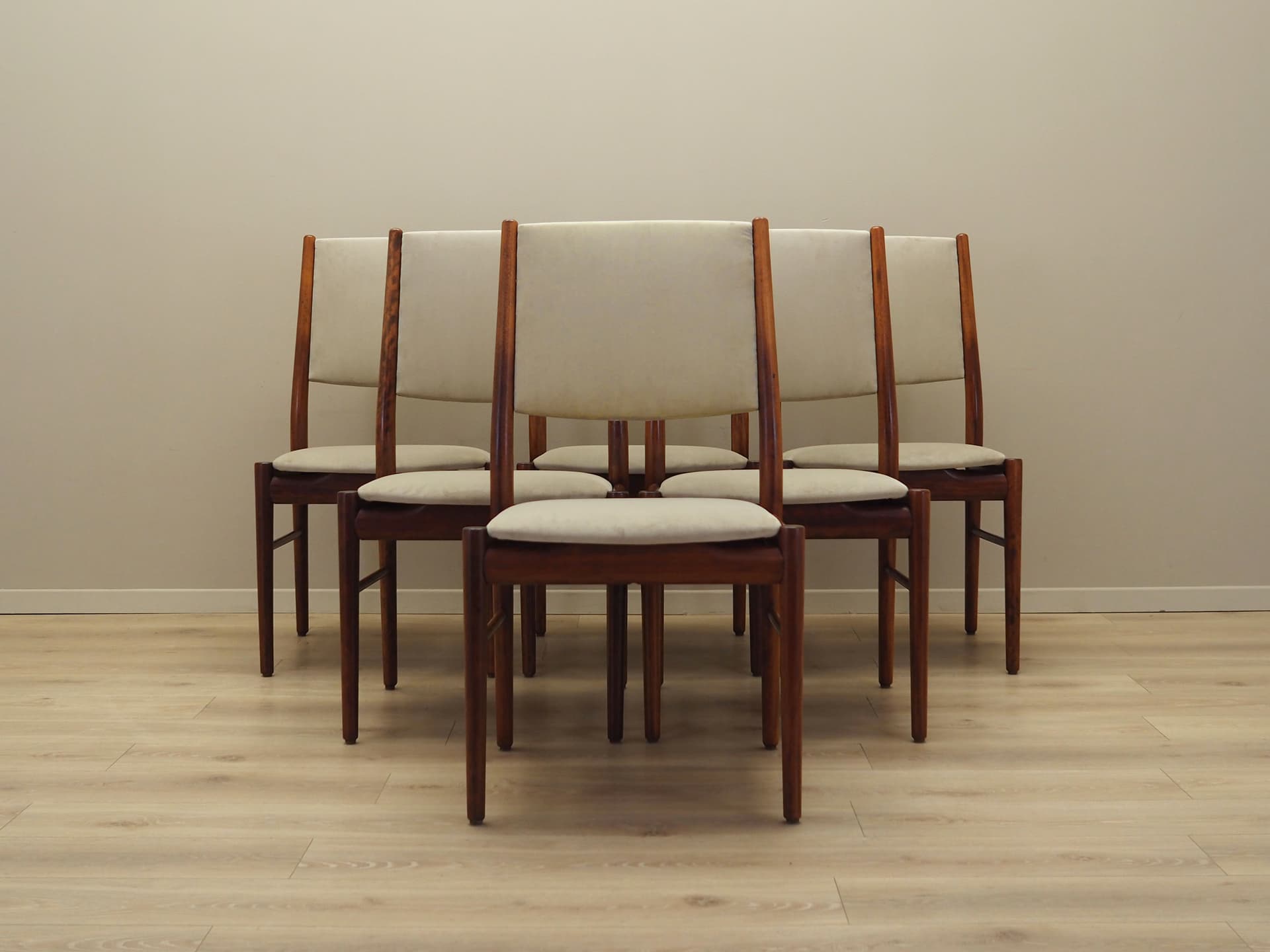 Komplet sześciu krzeseł, mahon beżowy velvet, Skovby Møbelfabrik, Dania, lata 70. - 65984