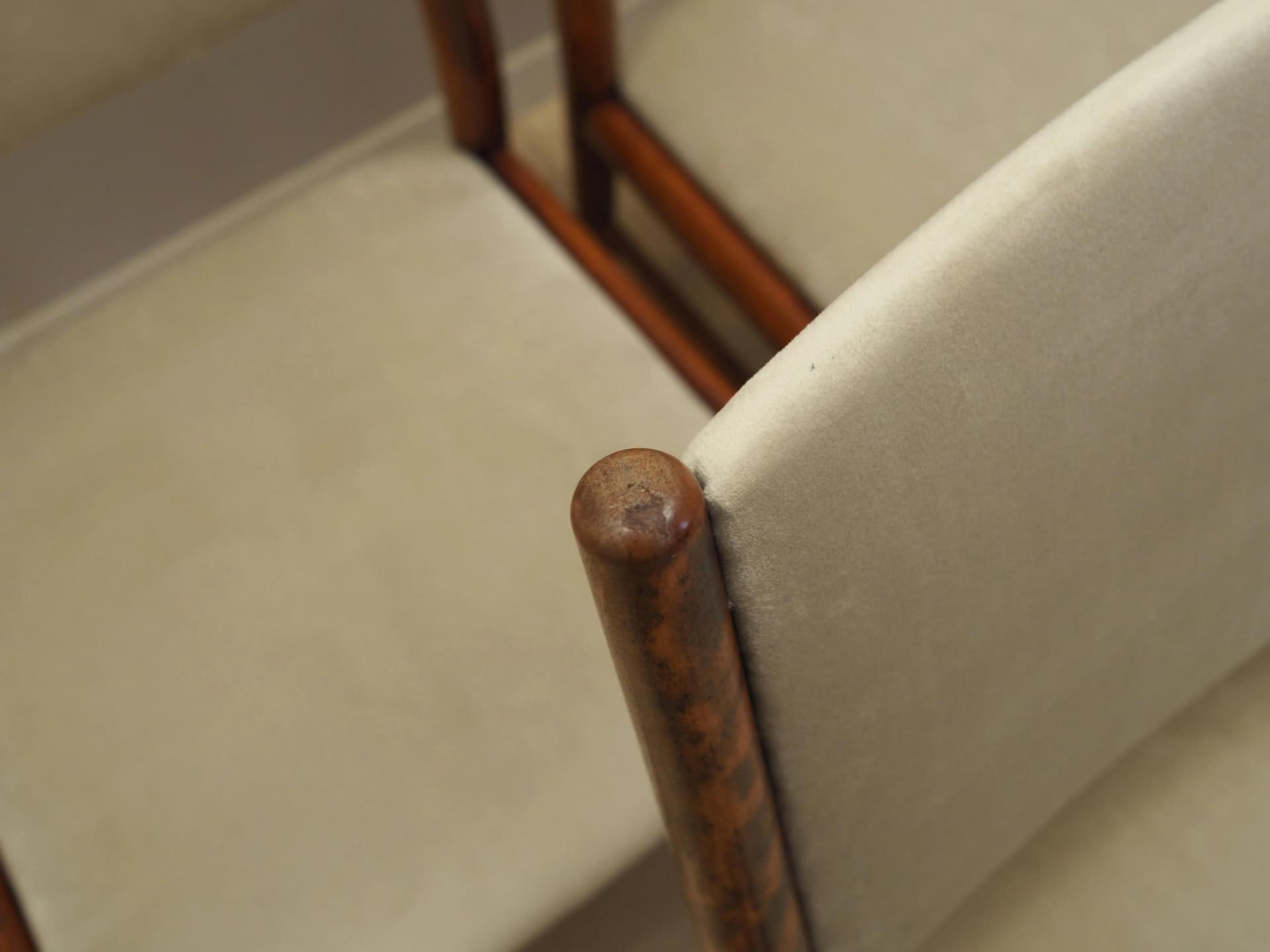 Komplet sześciu krzeseł, mahon beżowy velvet, Skovby Møbelfabrik, Dania, lata 70. - 28352