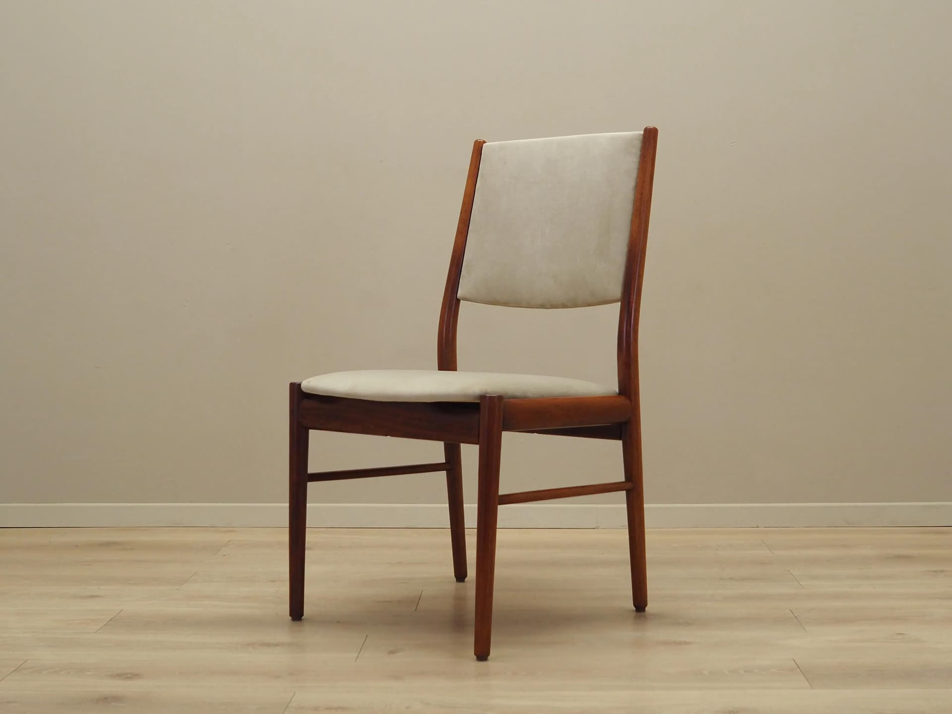 Komplet sześciu krzeseł, mahon beżowy velvet, Skovby Møbelfabrik, Dania, lata 70. - 28346