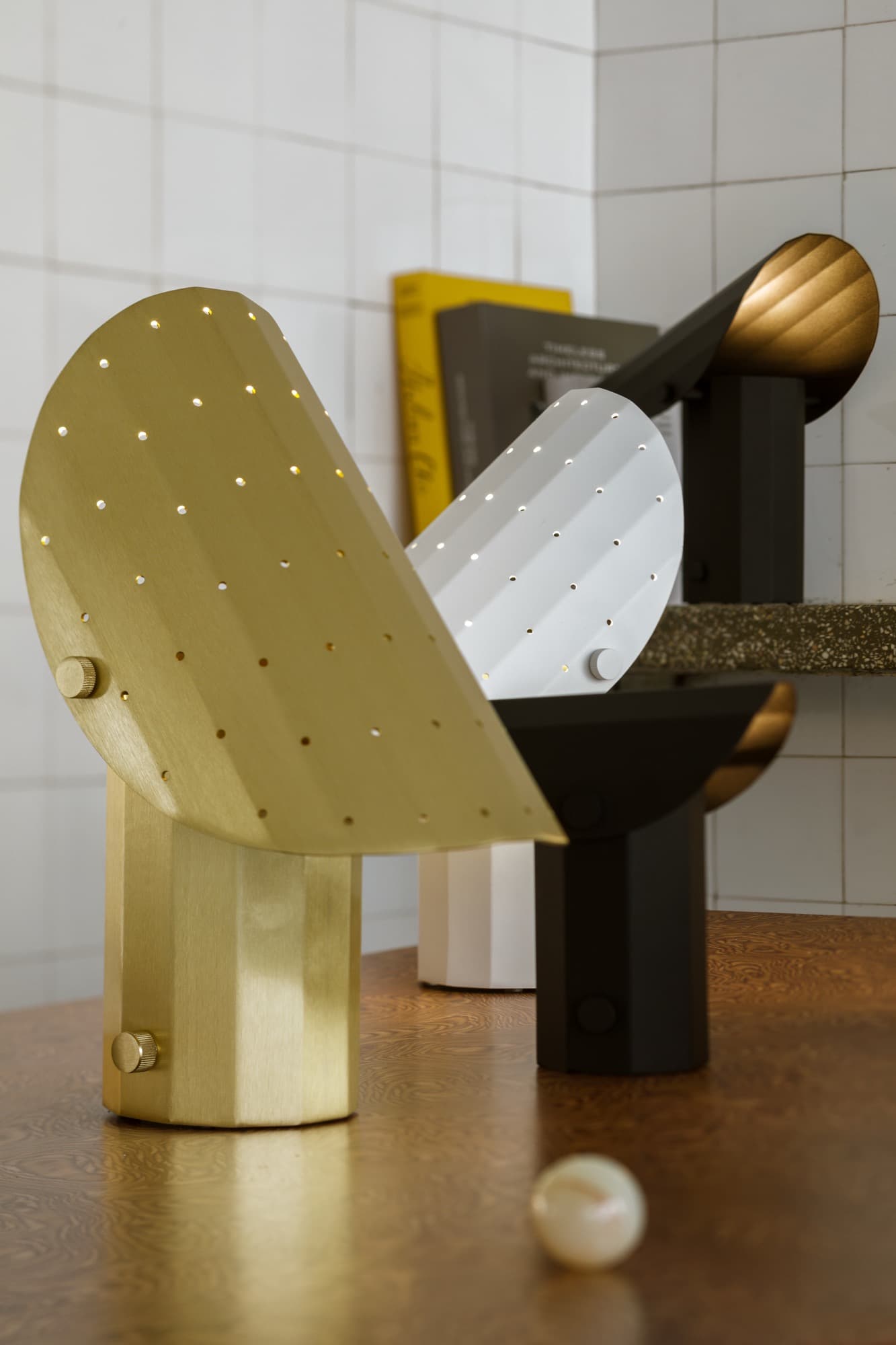 Lampa stojąca APOLIN z perforacją 30 cm biały, Kaspa x Grynasz Studio - 6419