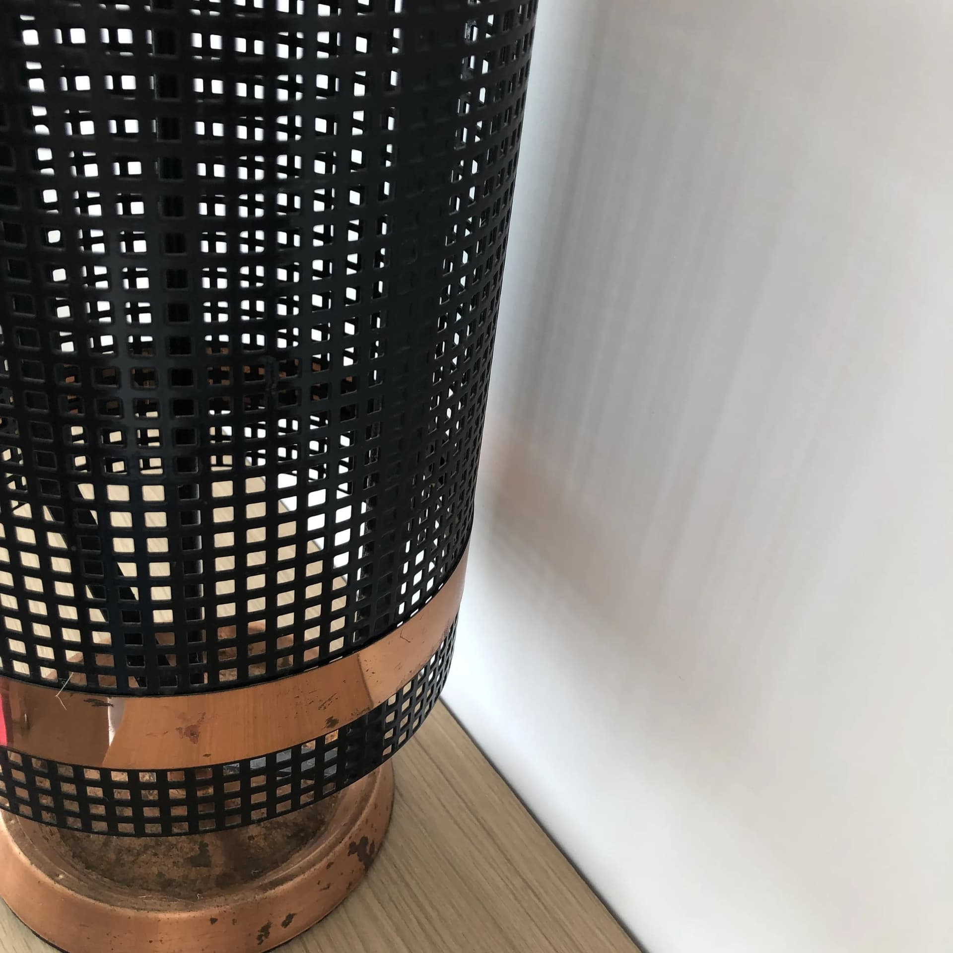 Parasolnik, metal czarny, drewno tekowe, Dania, lata 70. - 28501