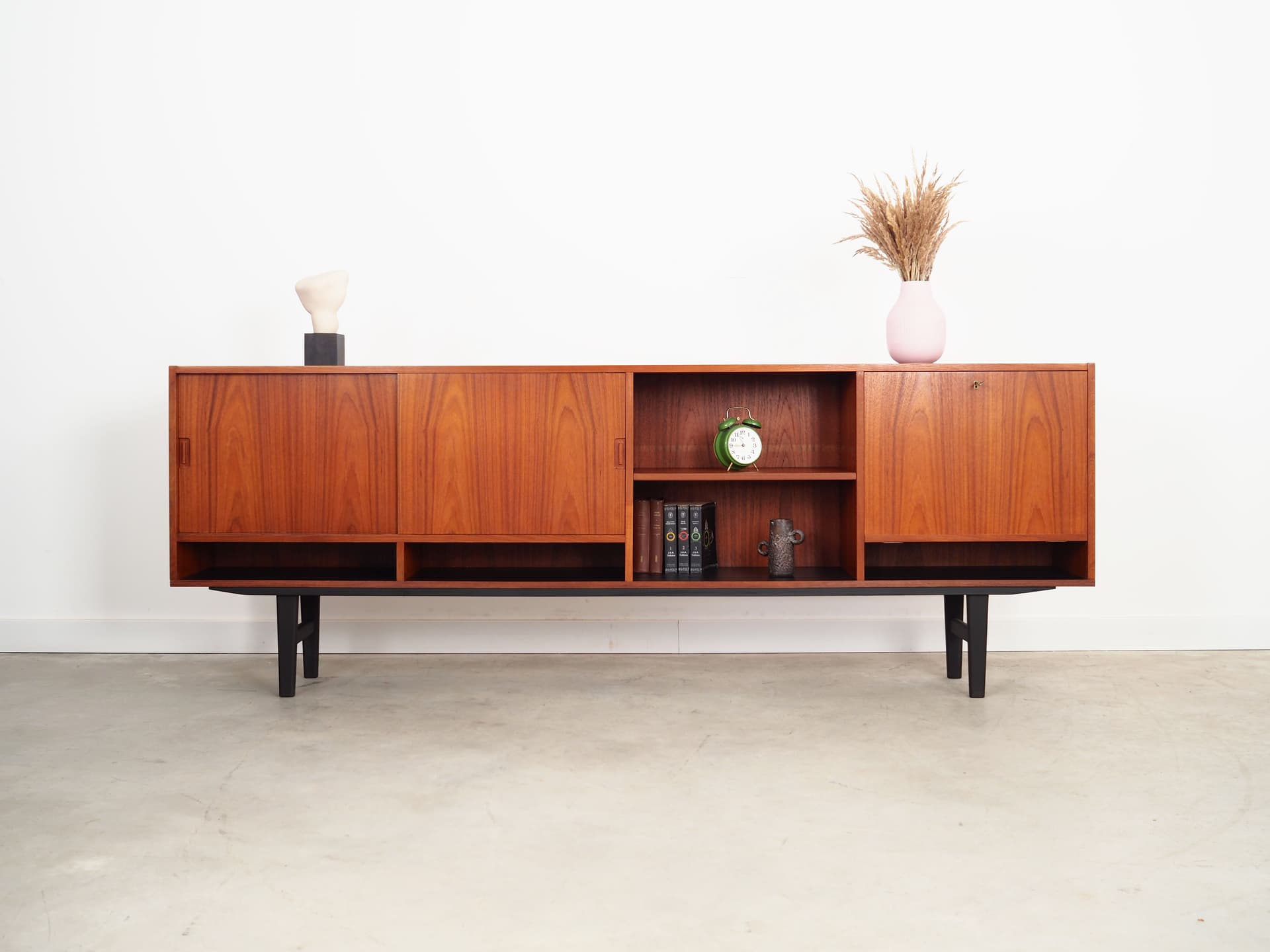 Sideboard, teak pomarańczowy, drewno czarne, Dania, lata 70. - 66040