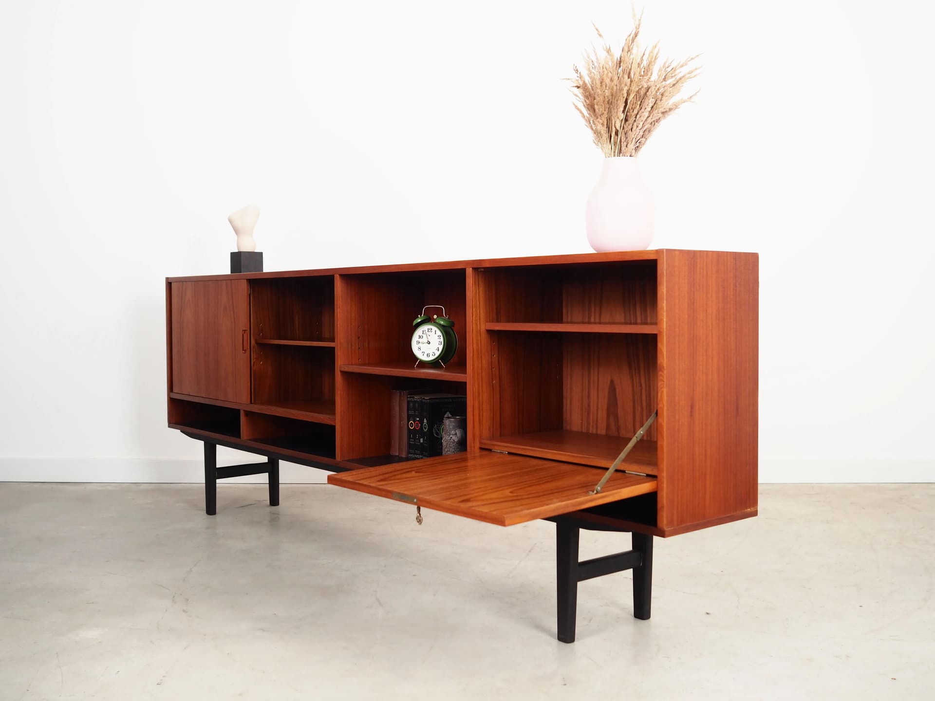 Sideboard, teak pomarańczowy, drewno czarne, Dania, lata 70. - 28626