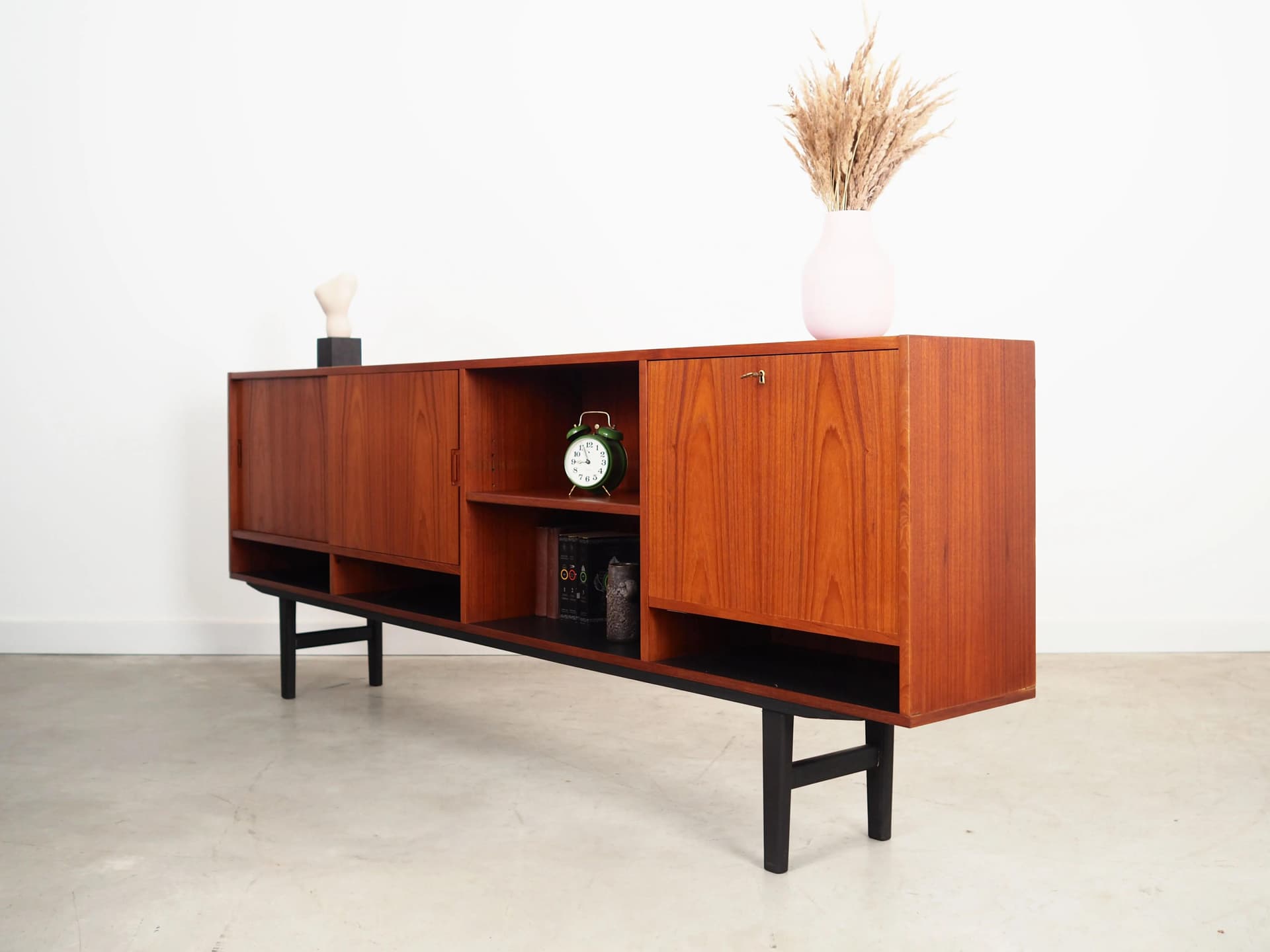 Sideboard, teak pomarańczowy, drewno czarne, Dania, lata 70. - 28625
