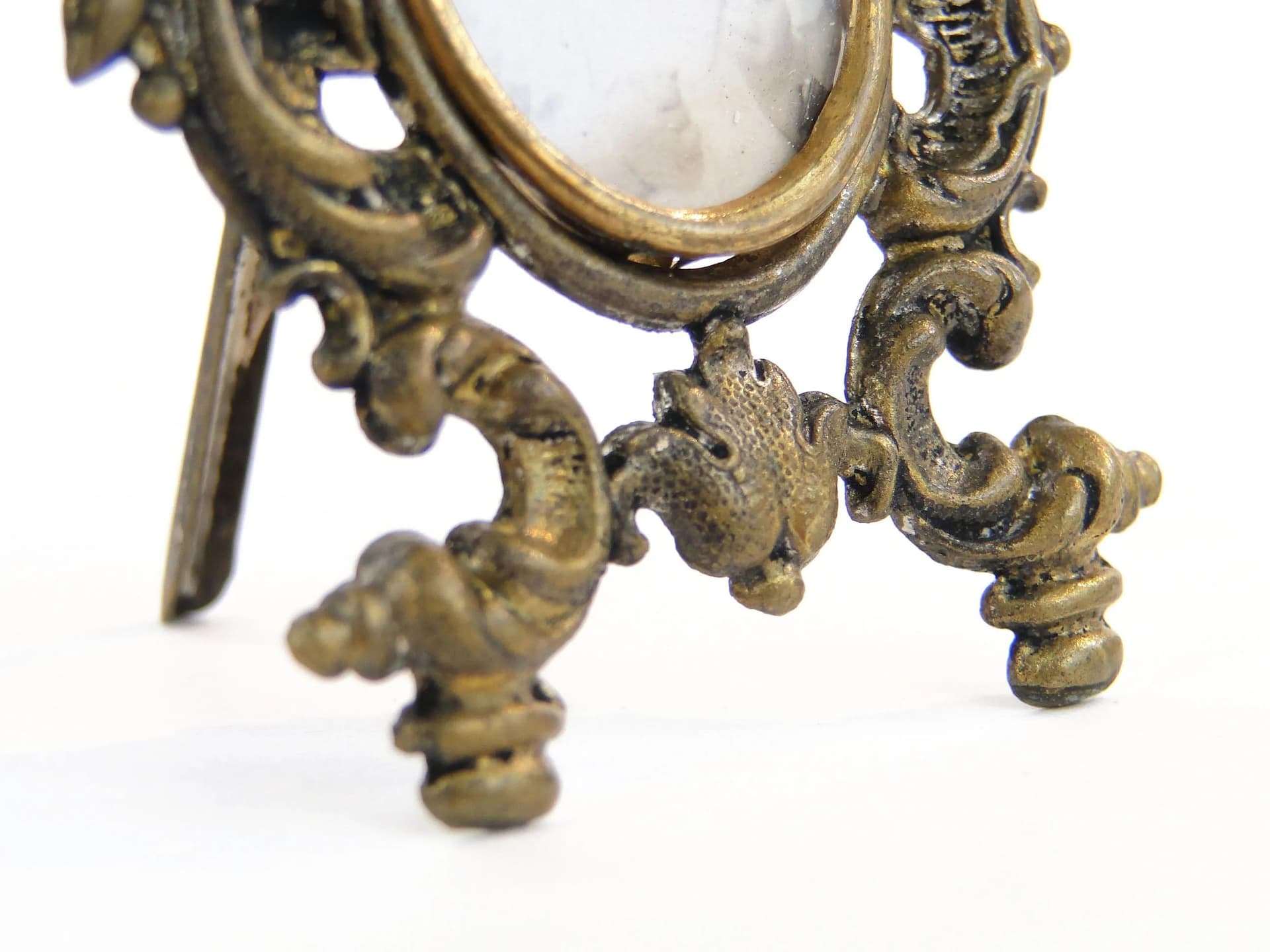 Miniaturowa ramka na zdjęcie rococo, złoty, mosiądz, Austria, początek XX w. - 28868