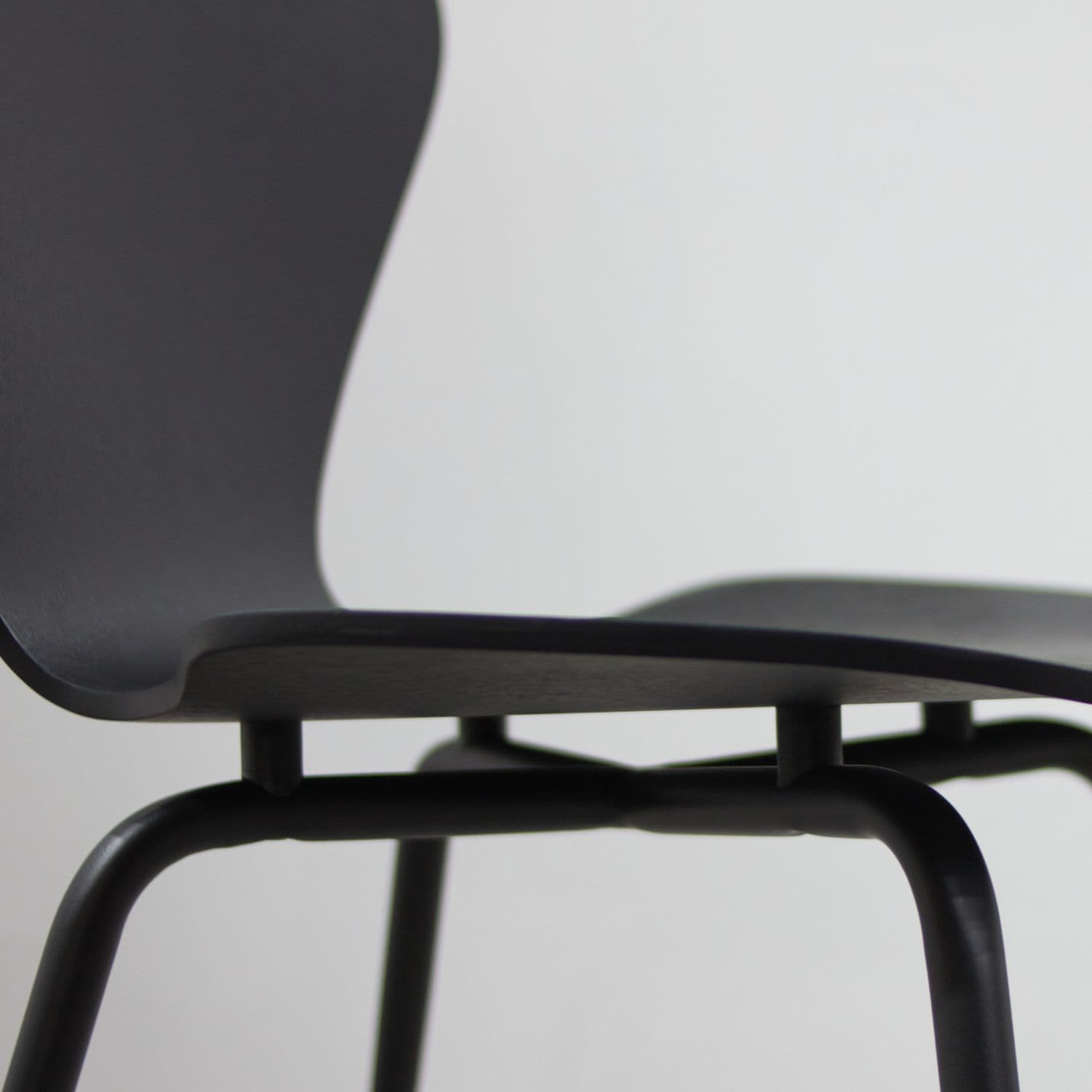 Krzesło KA237 Classic dąb czarny, proj. A. Kuczma, VZÓR - 13138