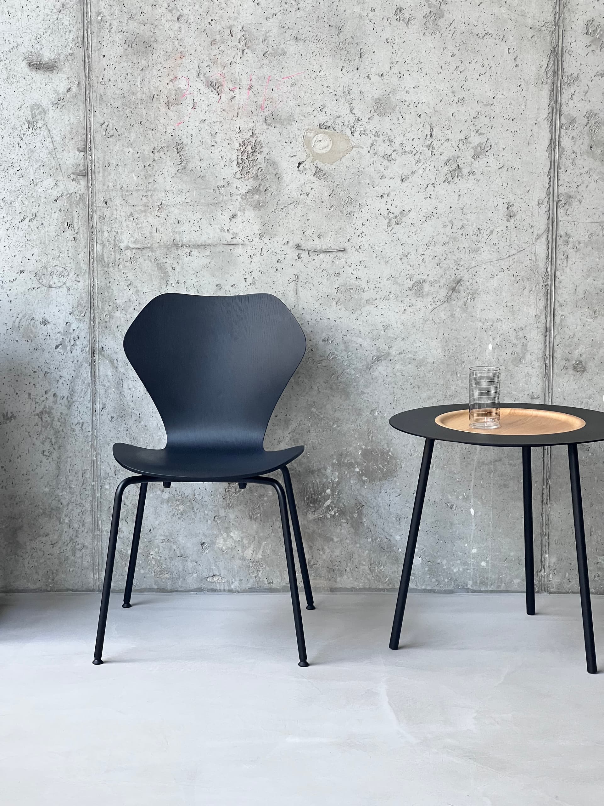 Krzesło KA237 Contract buk czarny i nogi czarne, proj. A. Kuczma, VZÓR - 3448