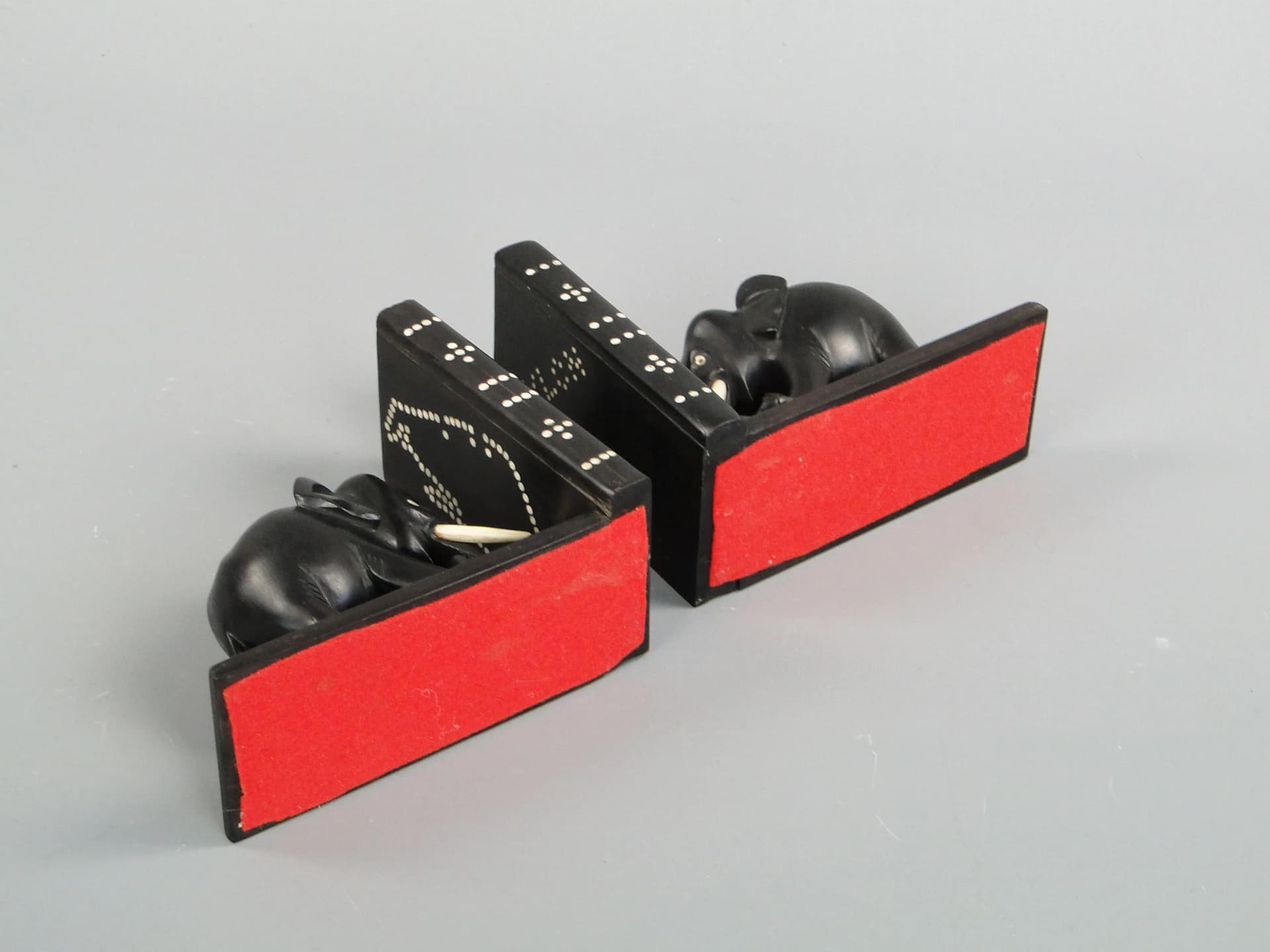 Para podpórek do książek, motyw słoni, heban czarny, kość słoniowa, Sri Lanka, lata 60. - 30481