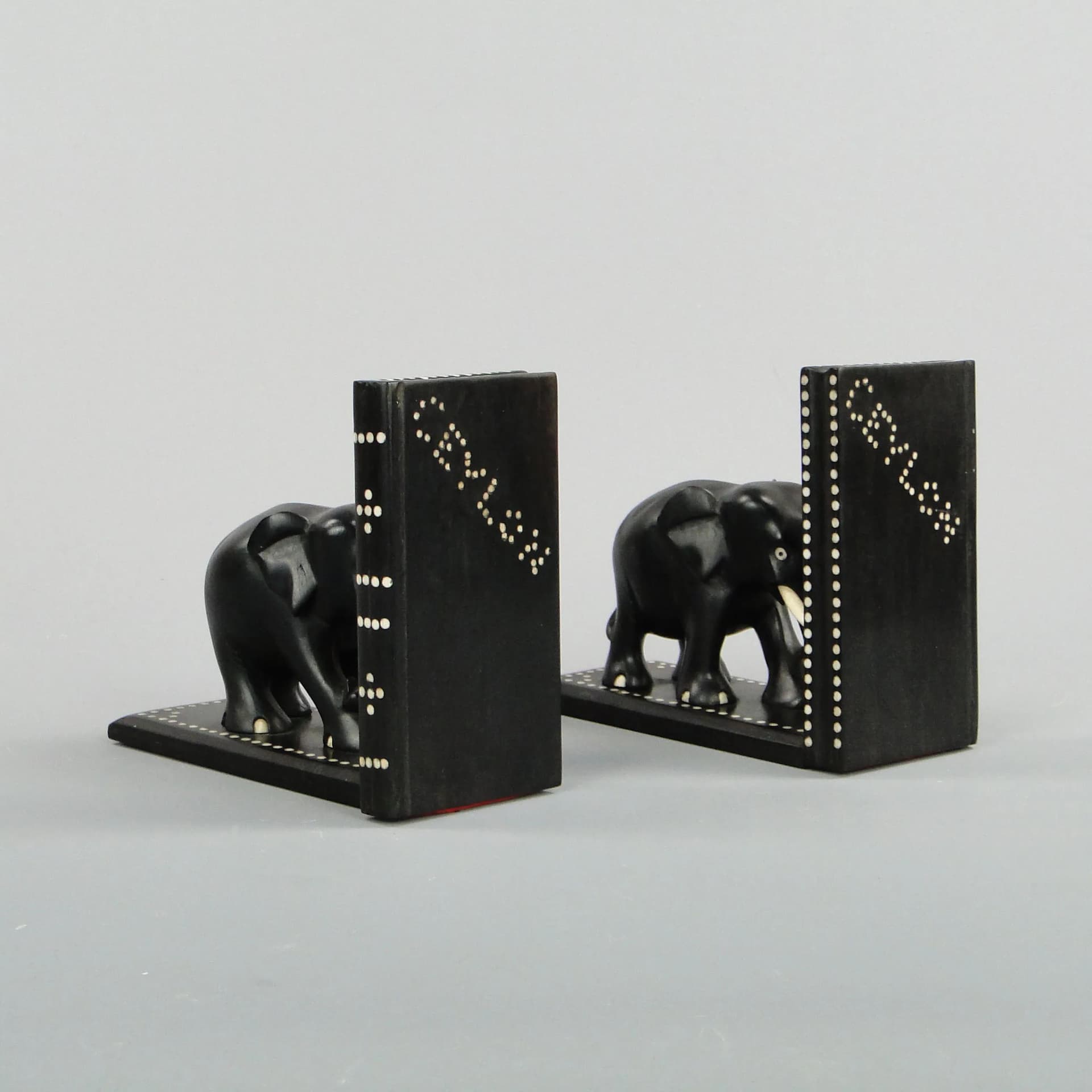 Para podpórek do książek, motyw słoni, heban czarny, kość słoniowa, Sri Lanka, lata 60. - 30477