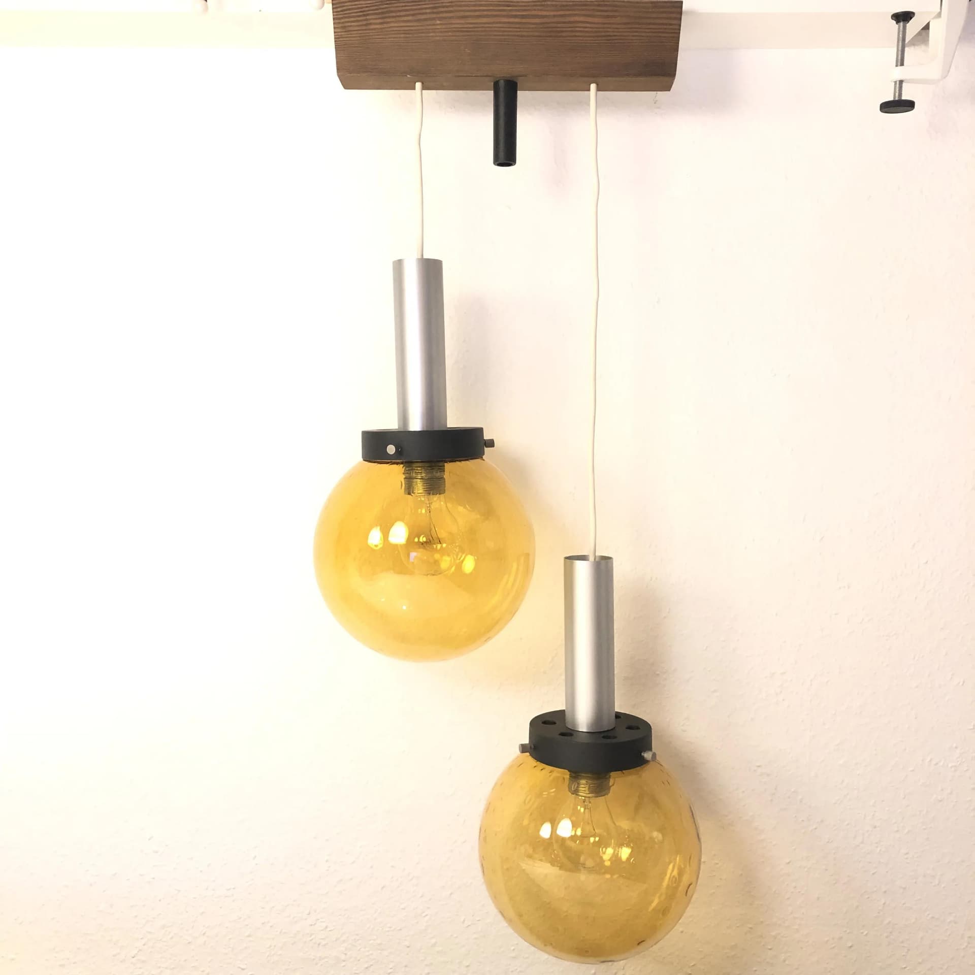 Lampa wisząca, szkło pomarańczowe, aluminium, Polska, lata 70. - 30379