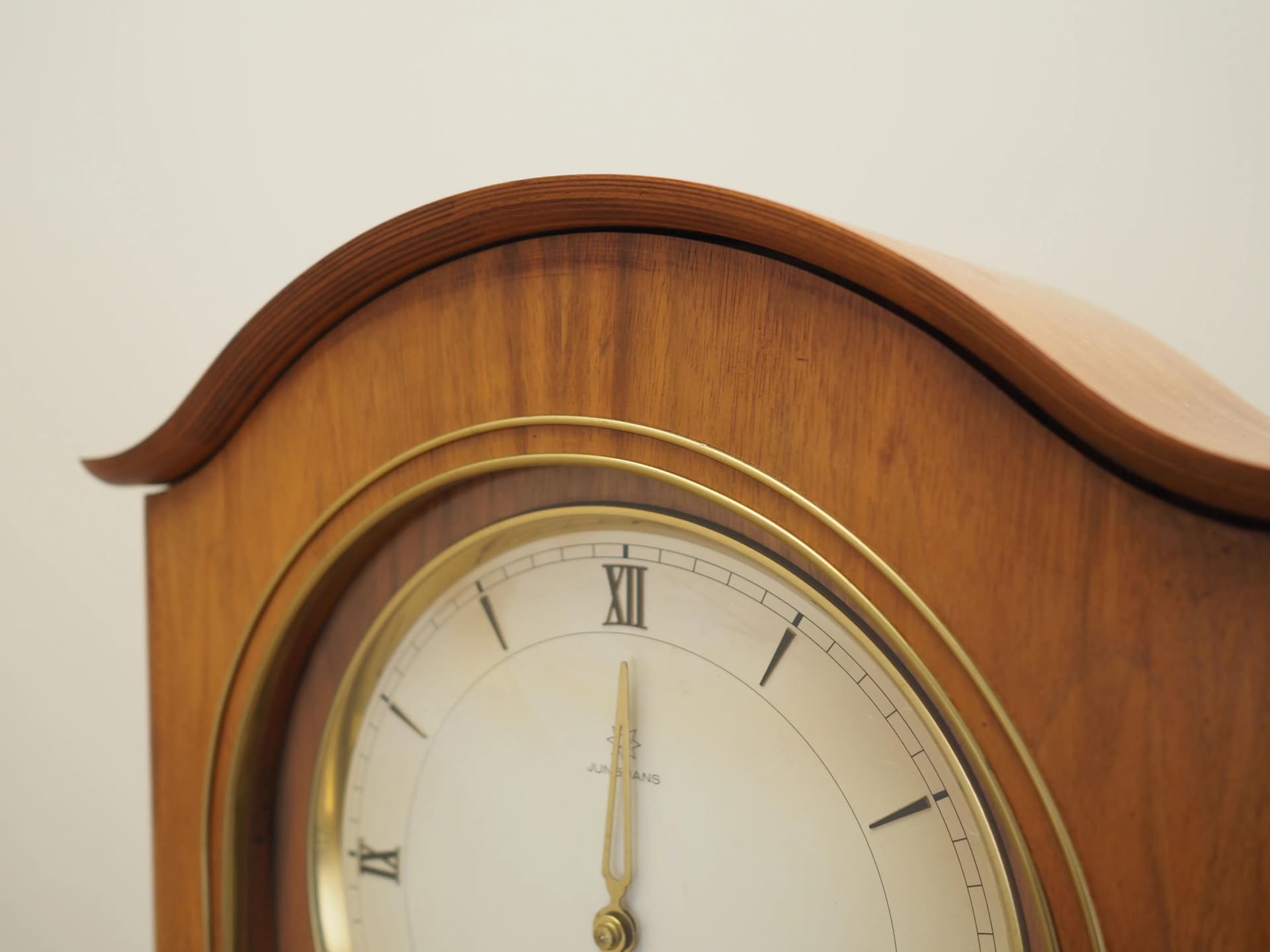 Zegar stojący, fornir brązowy, drewno sosna, Junghans, Niemcy, lata 60. - 30553