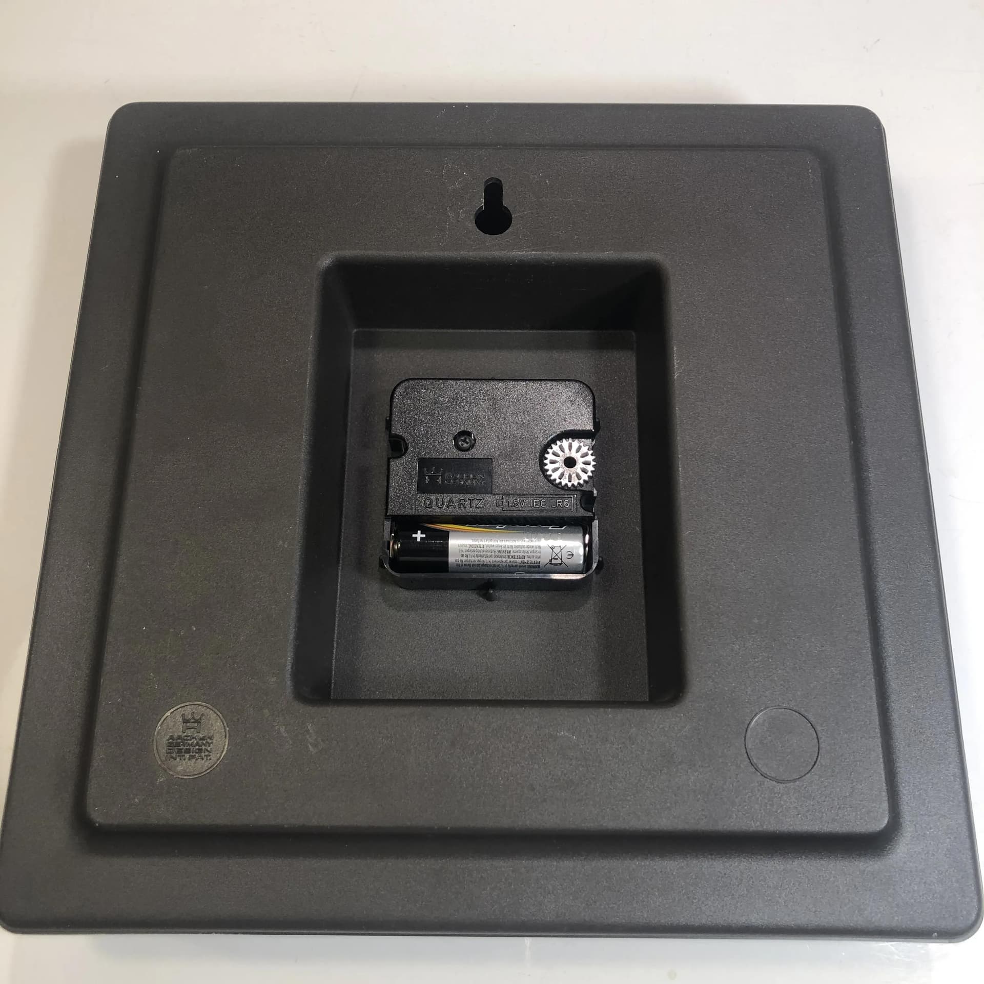 Zegar ścienny modernistyczny, grafitowy szary, tworzywo sztuczne, Niemcy, lata 80. - 30773