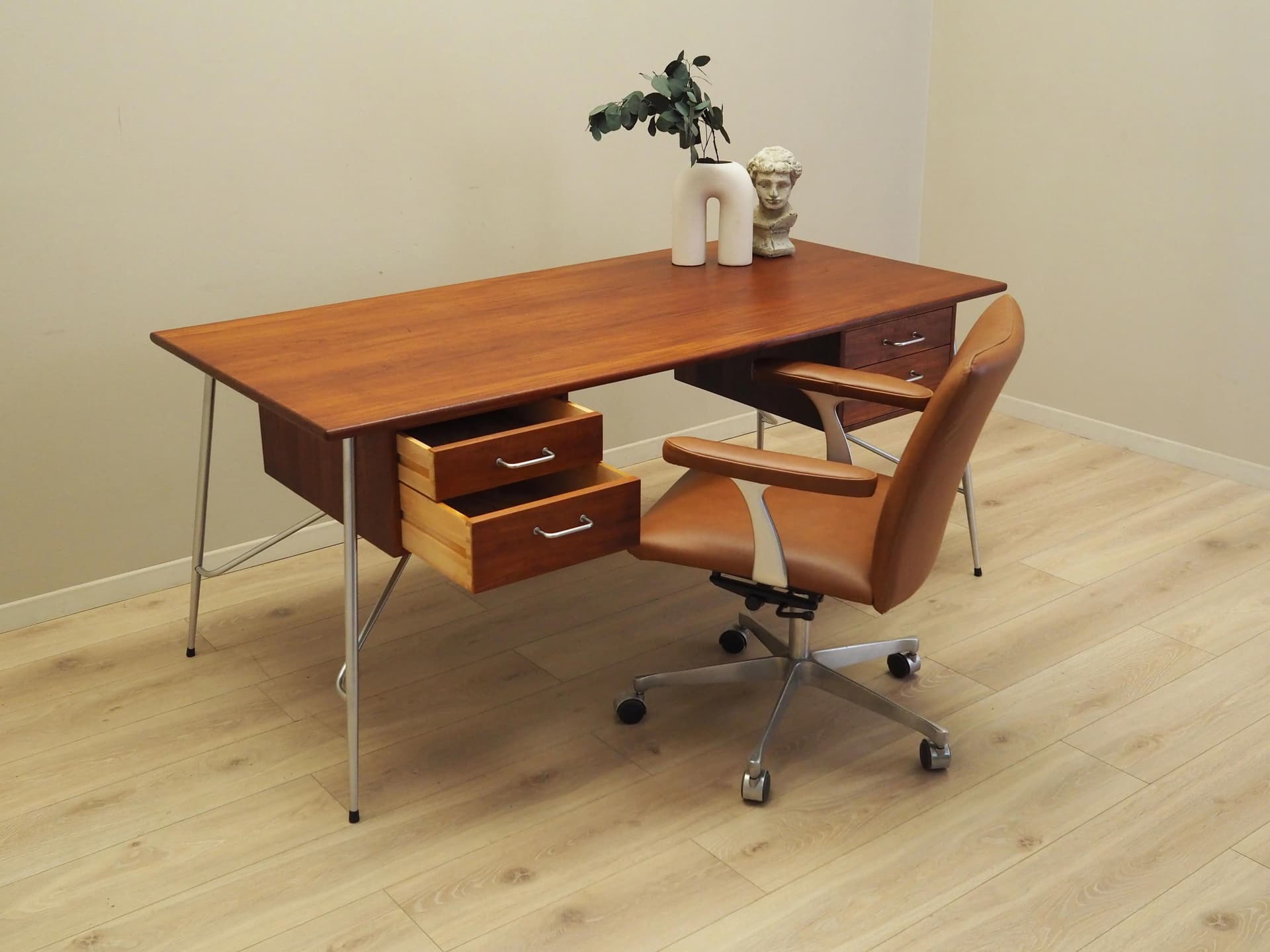 Desk Model 202, brown teak, by B. Mogensen, Søborg Møbelfabrik, Denmark, 1960s. - 30680