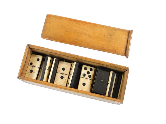 Domino Set, ebony and bovine bone, Germany, early 20th c. - DIMENSION
