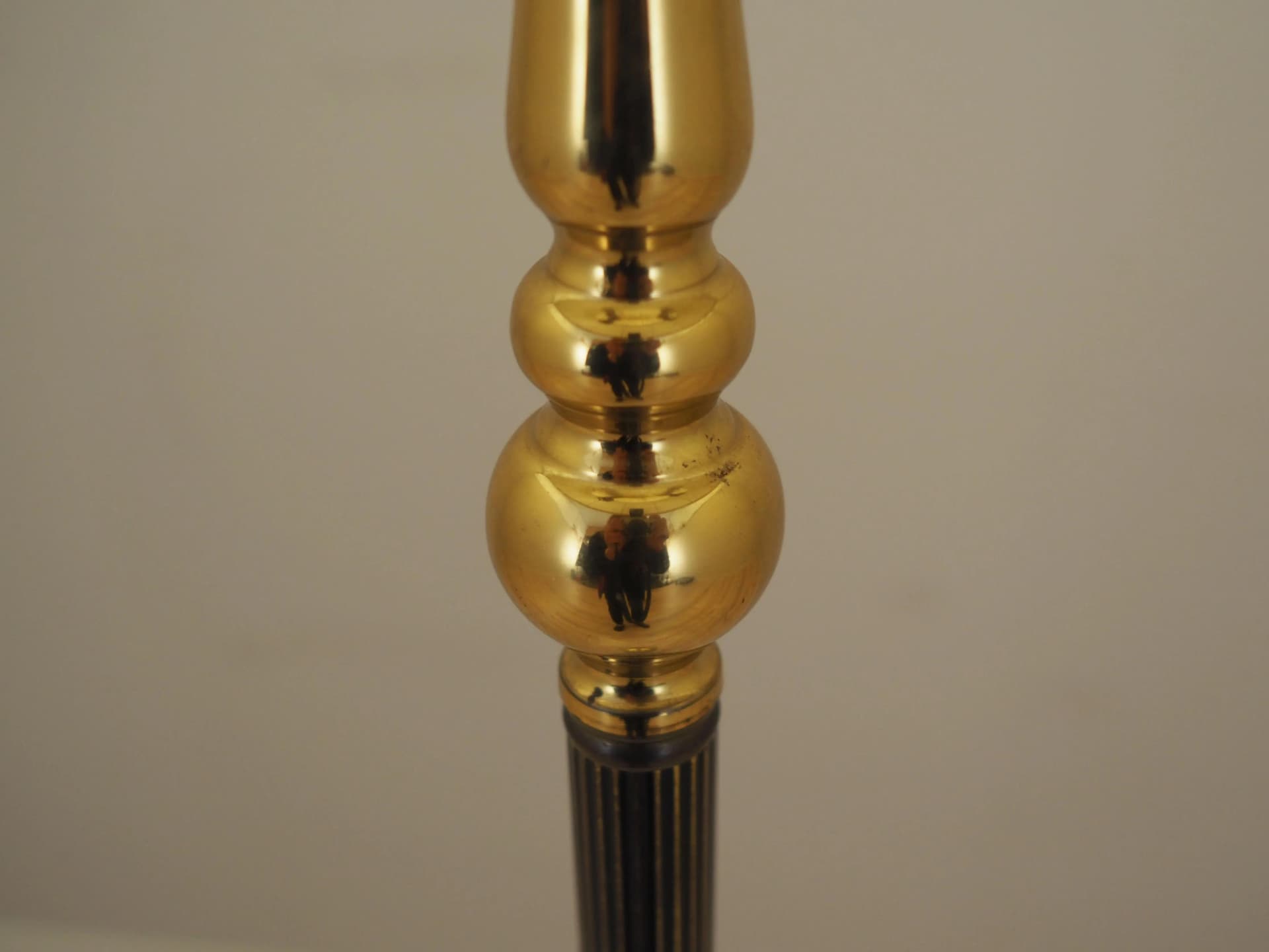 Lampa podłogowa, metal złoty, Dania, lata 70. - 31090