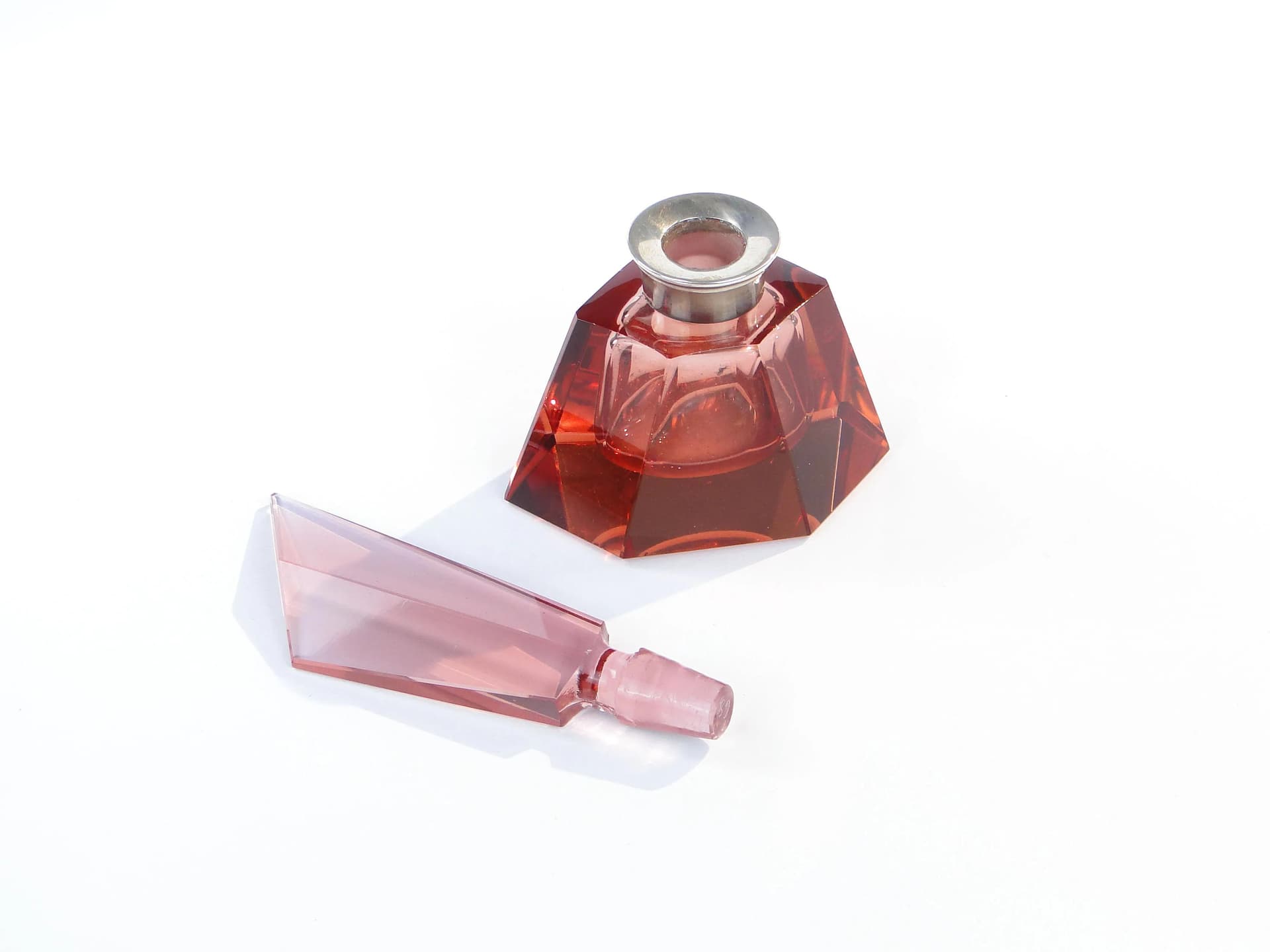 Perfume Bottle Art Deco, pink, crystal, Germany, 1930s. - 31225