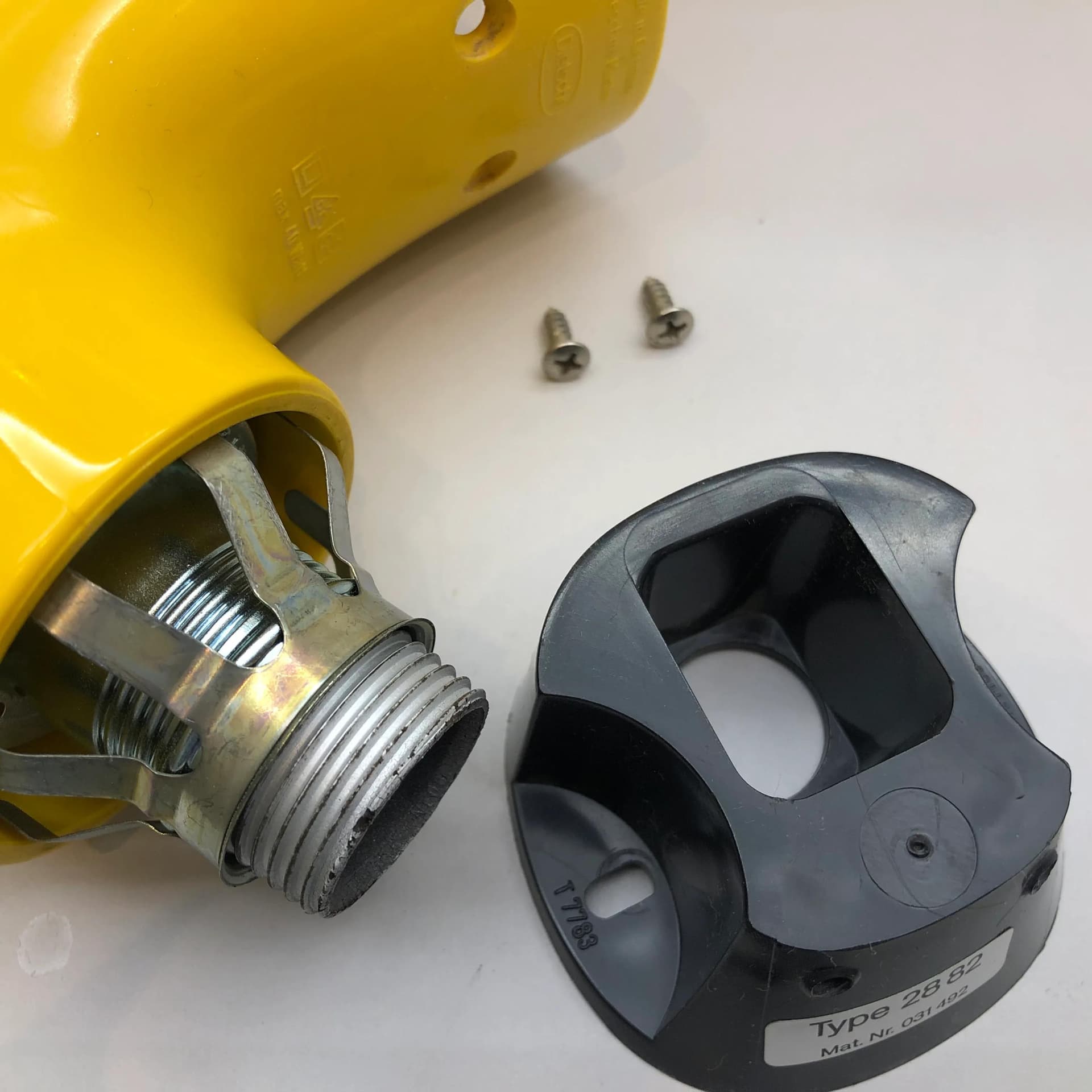 Para kinkietów Pop Art, plastik żółty, szkło opalowe, Dietsche, Niemcy, lata 80. - 31334