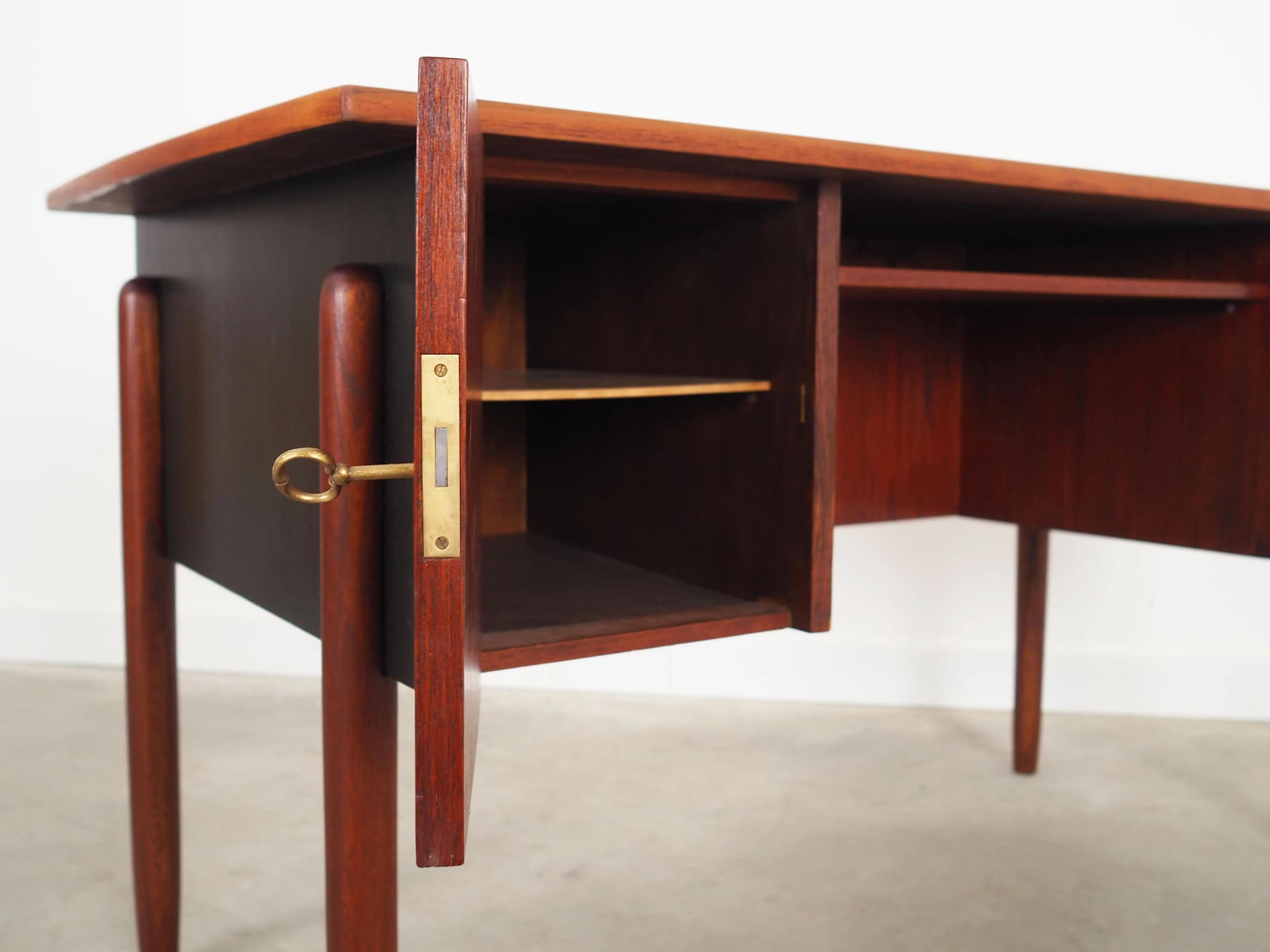 Biurko, teak brązowy ciemny, Dania, lata 60. - 31653