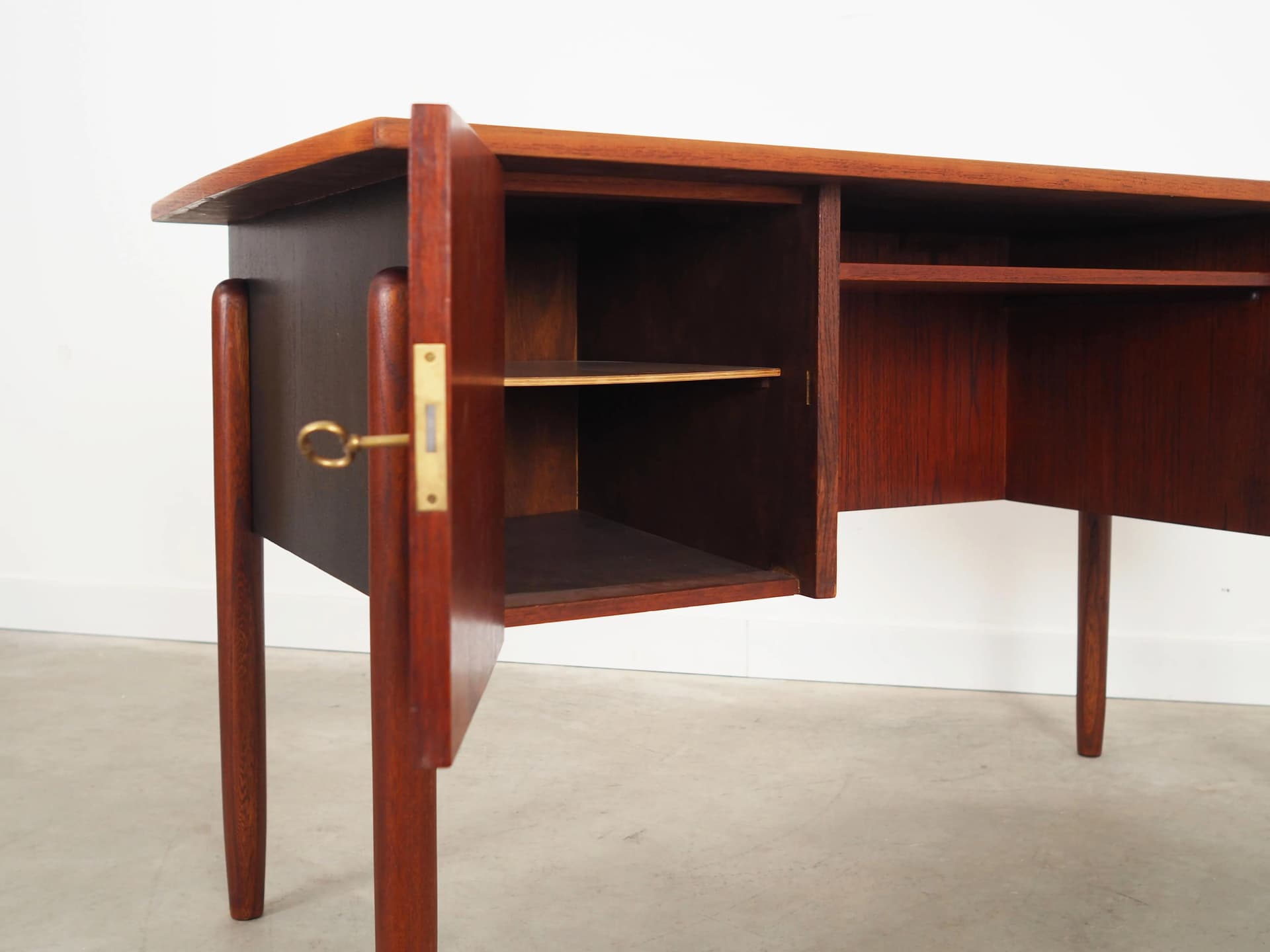 Biurko, teak brązowy ciemny, Dania, lata 60. - 31652