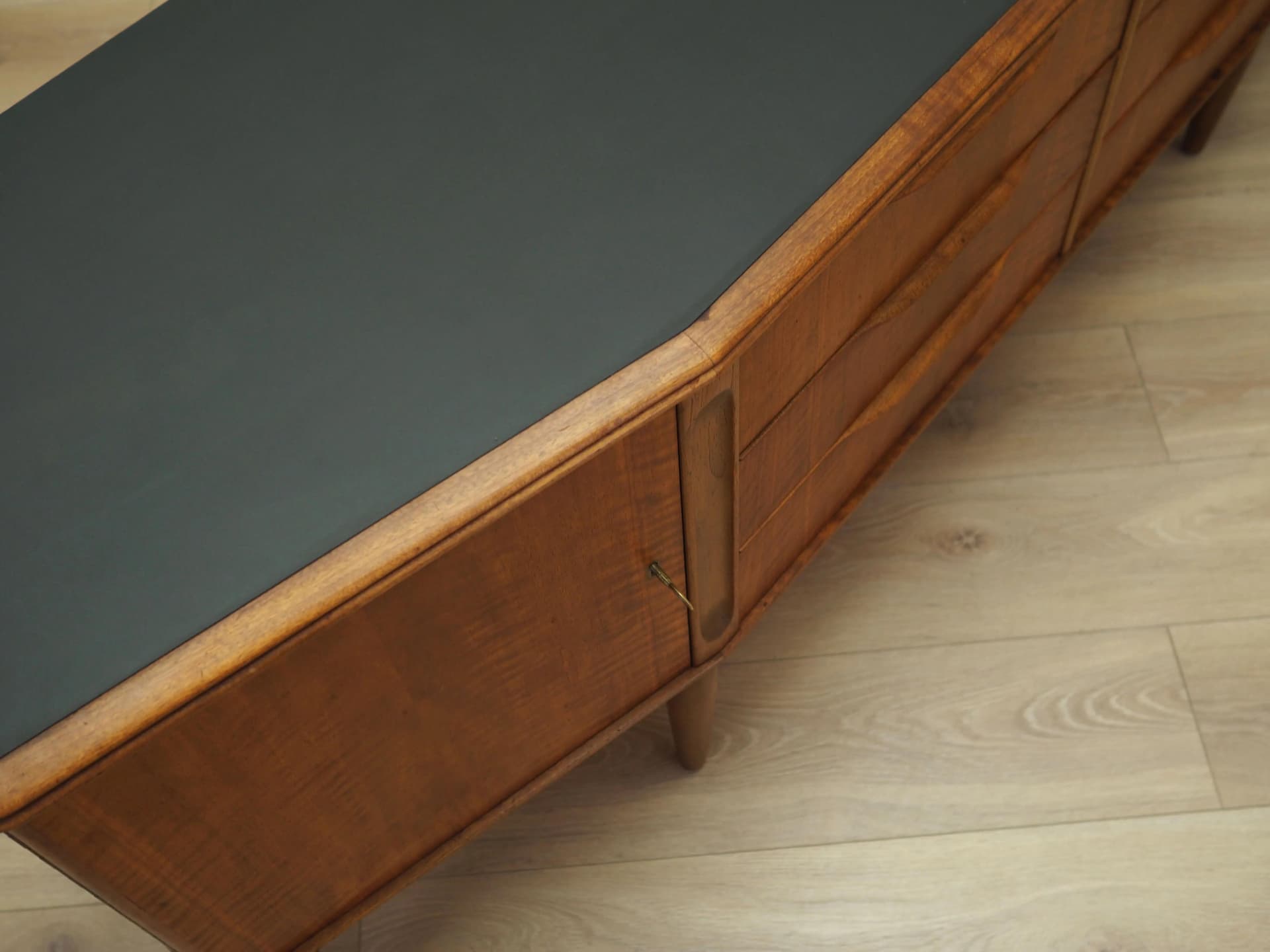 Sideboard duński, orzech włoski brązowy, Dania, lata 60. - 31621