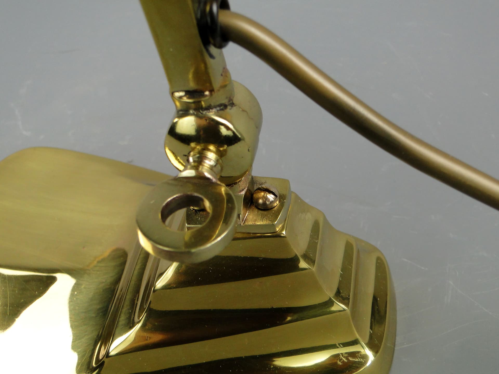 Lampa biurkowa, Art Nouveau, mosiądz złocisty, Szwecja, początek XX w. - 3745