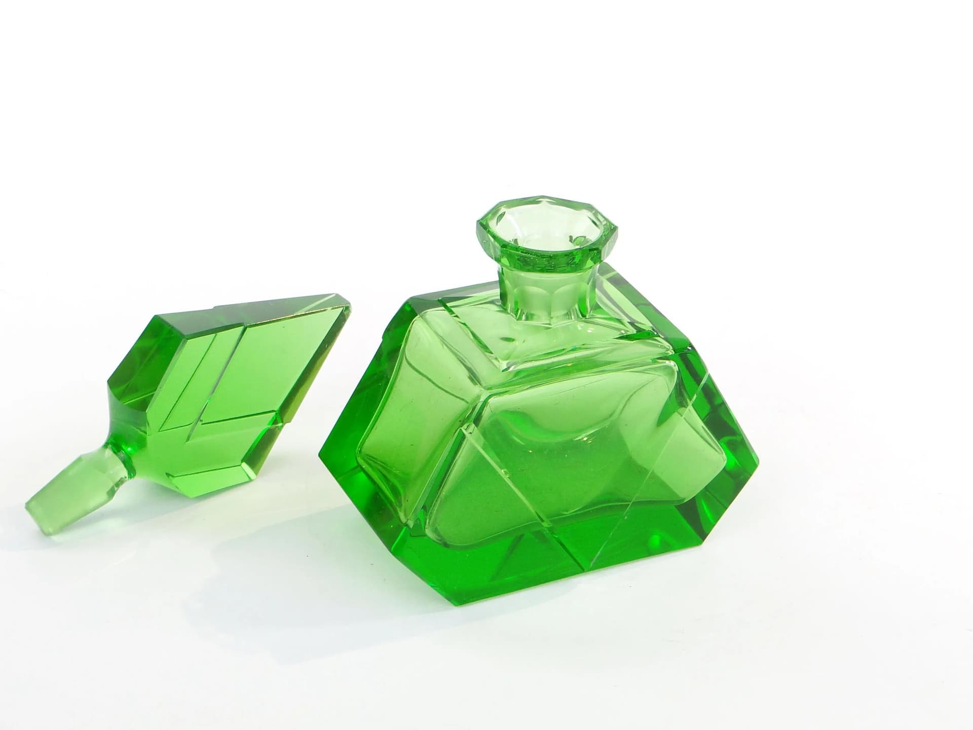 Karafka Art déco, zielone szkło kryształowe, Moser, Czechosłowacja, lata 30. - 31733