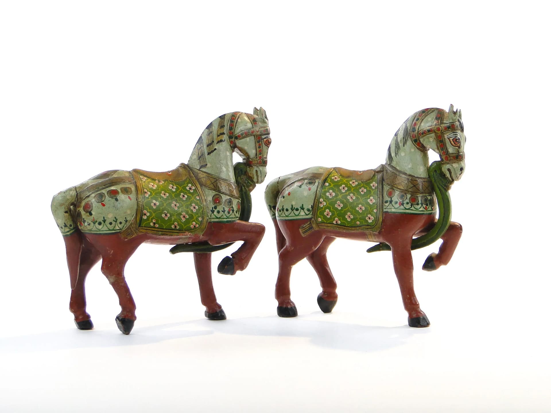 Pair of horse sculptures, polychrome wood, India, turn of the 19th/20th c. - 32000