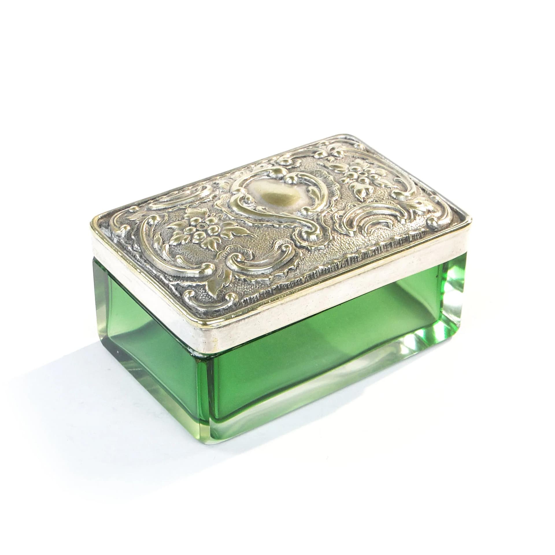 Jewelry box Neo-Baroque, green crystal, silver-plated brass, Western Europe, early 20th c. - 31936