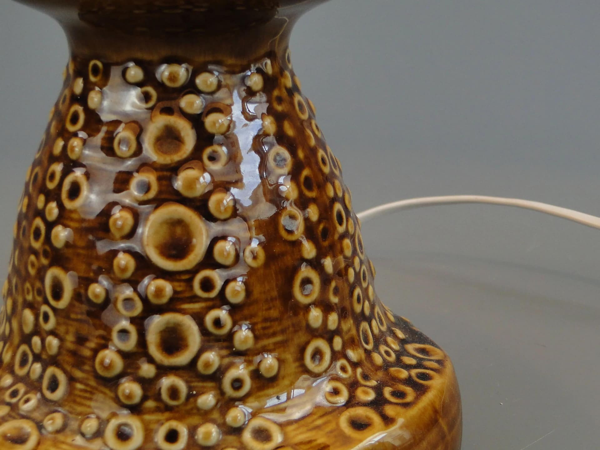 Lampa stołowa, ceramika brąz ciemny, proj. A. Sadulski, Polska, lata 70. - 32117